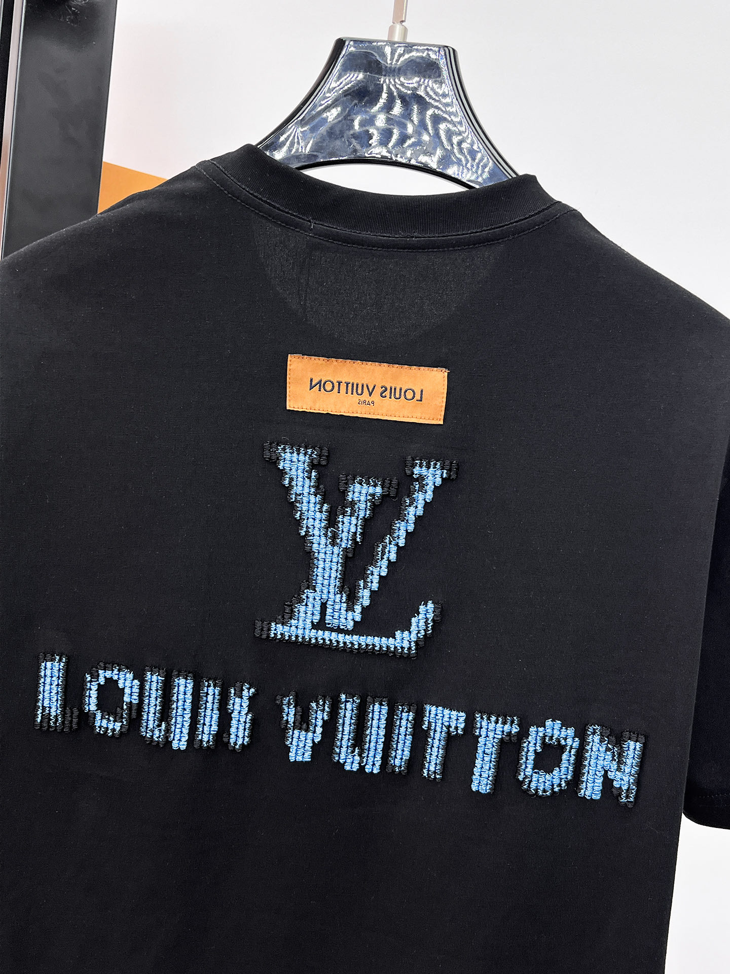 LV高仿藍色字母刺繡短袖T恤黑色男士潮流上衣| 12 LV高仿藍色字母刺繡短袖T恤黑色男士潮流上衣
