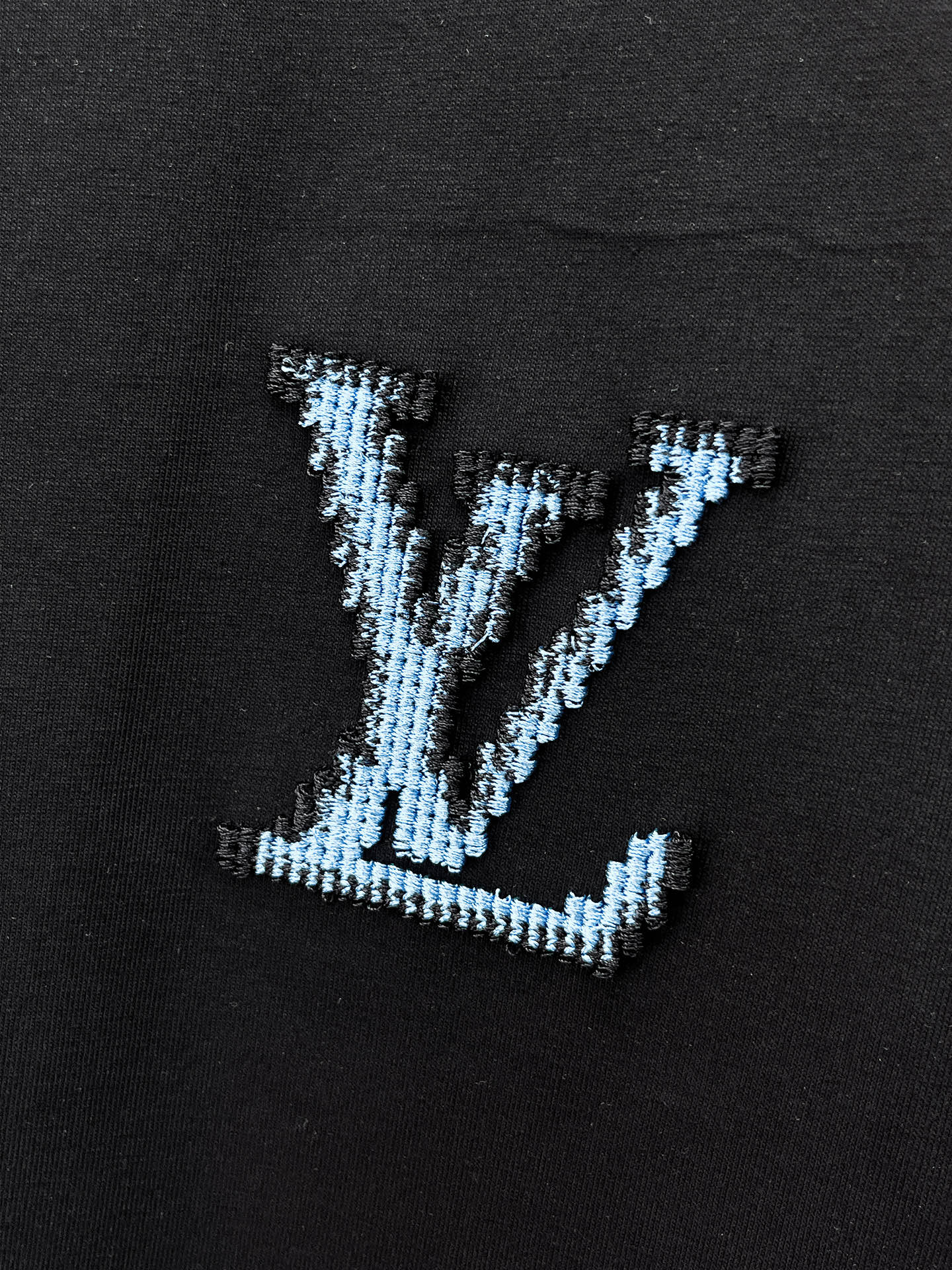 LV高仿藍色字母刺繡短袖T恤黑色男士潮流上衣| 10 LV高仿藍色字母刺繡短袖T恤黑色男士潮流上衣
