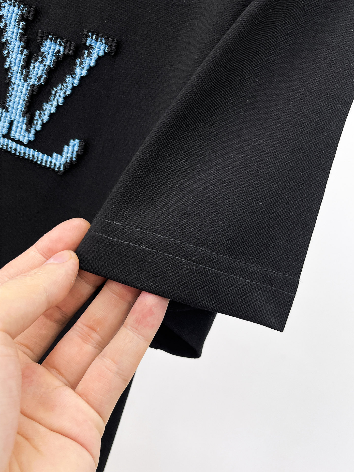 LV高仿藍色字母刺繡短袖T恤黑色男士潮流上衣| 9 LV高仿藍色字母刺繡短袖T恤黑色男士潮流上衣