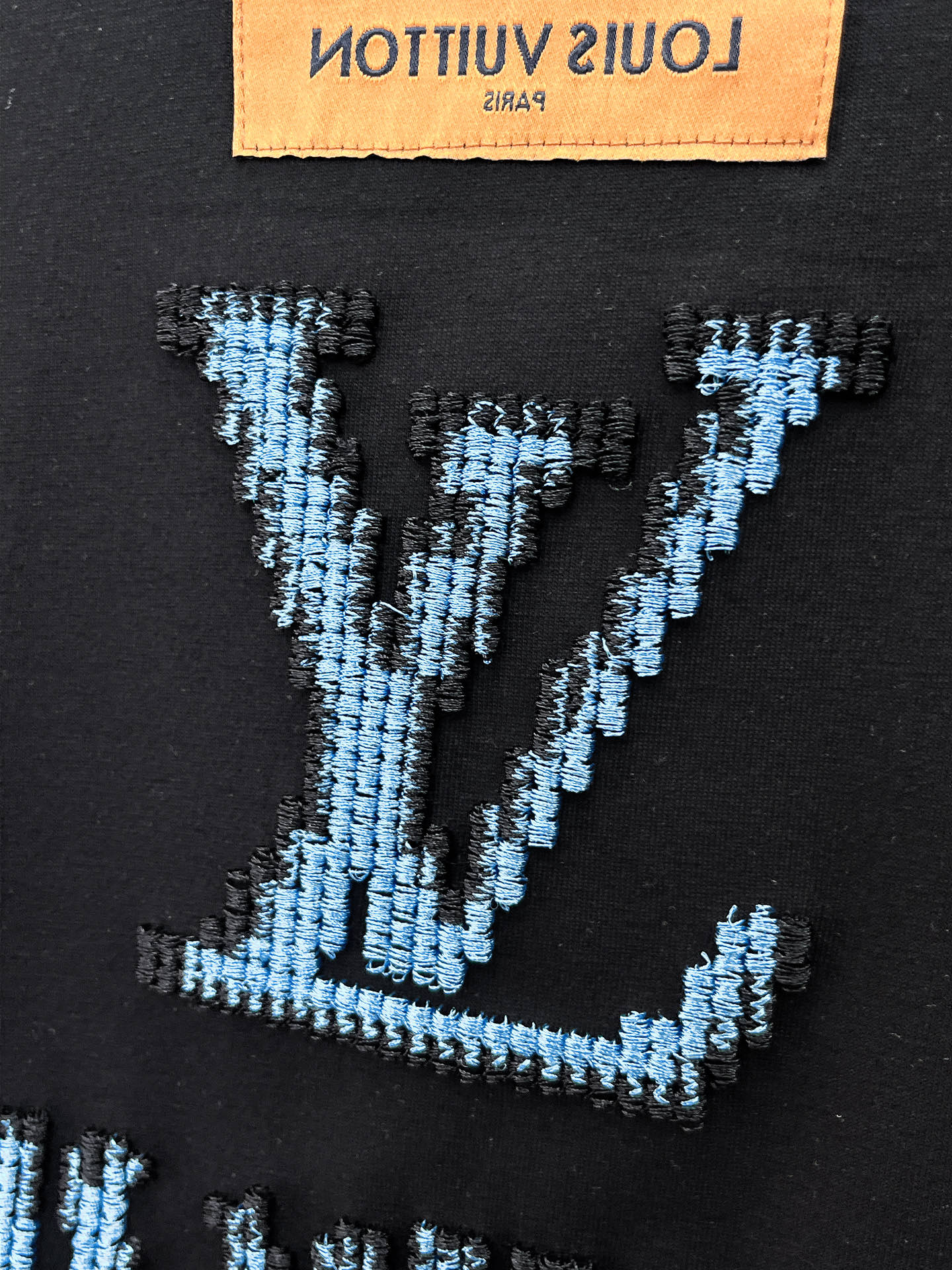 LV高仿藍色字母刺繡短袖T恤黑色男士潮流上衣| 7 LV高仿藍色字母刺繡短袖T恤黑色男士潮流上衣