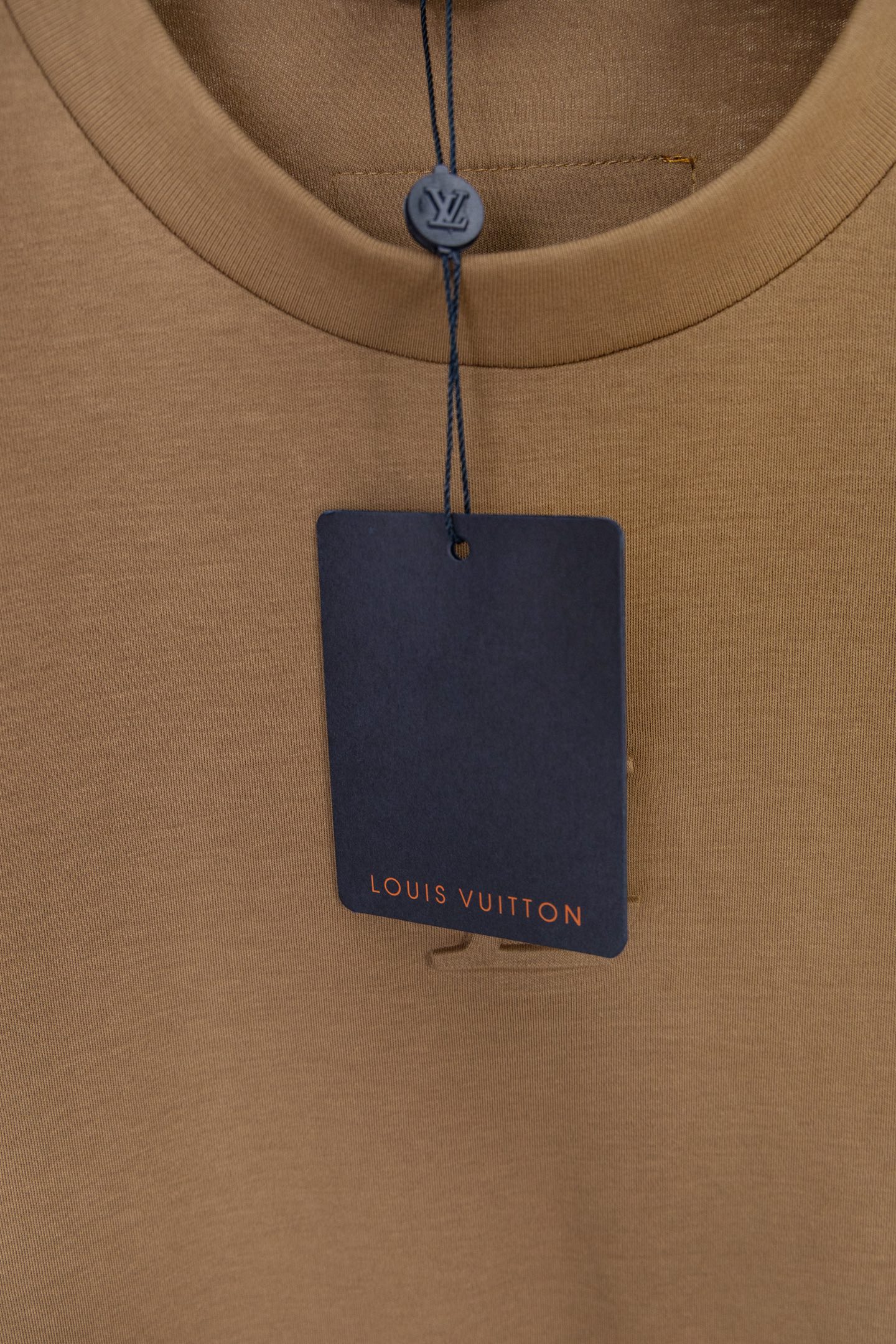 LV 高仿男款立體壓紋Logo短袖T恤 質感百搭款| 8 LV 高仿男款立體壓紋Logo短袖T恤 質感百搭款