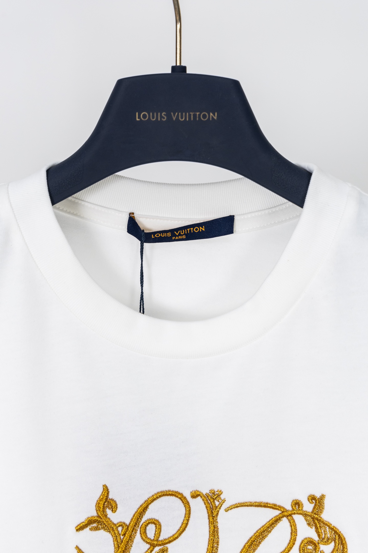 LV 一比一男款金線刺繡Logo短袖T恤 精品休閒款| 13 LV 一比一男款金線刺繡Logo短袖T恤 精品休閒款