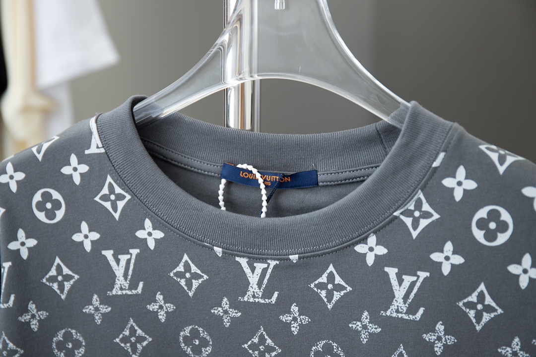 LV 一比一男款滿版Monogram短袖T恤 高級質感百搭款| 12 LV 一比一男款滿版Monogram短袖T恤 高級質感百搭款