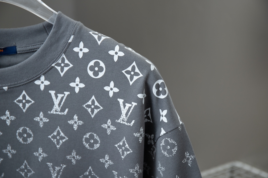 LV 一比一男款滿版Monogram短袖T恤 高級質感百搭款| 11 LV 一比一男款滿版Monogram短袖T恤 高級質感百搭款