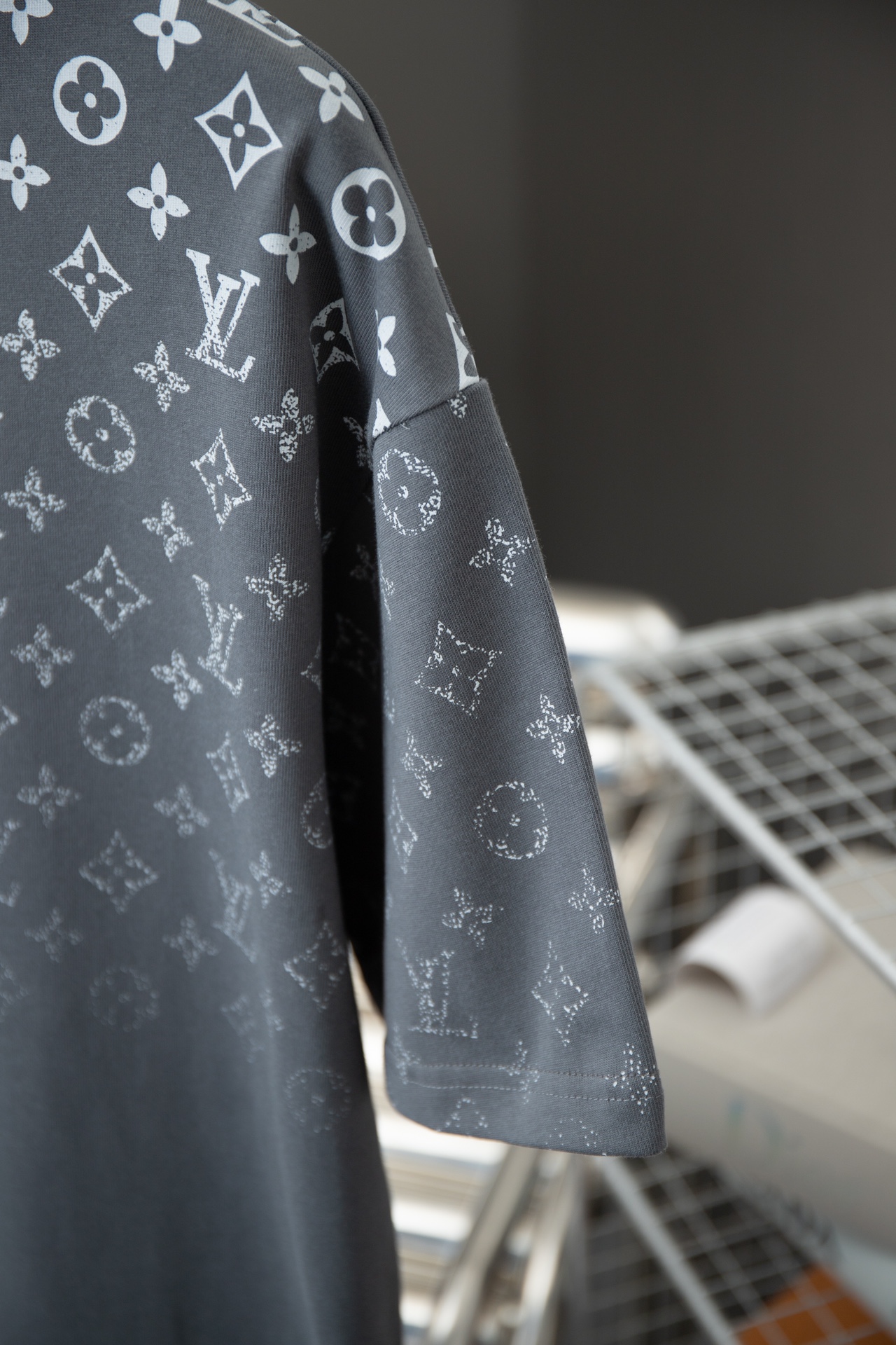 LV 一比一男款滿版Monogram短袖T恤 高級質感百搭款| 9 LV 一比一男款滿版Monogram短袖T恤 高級質感百搭款