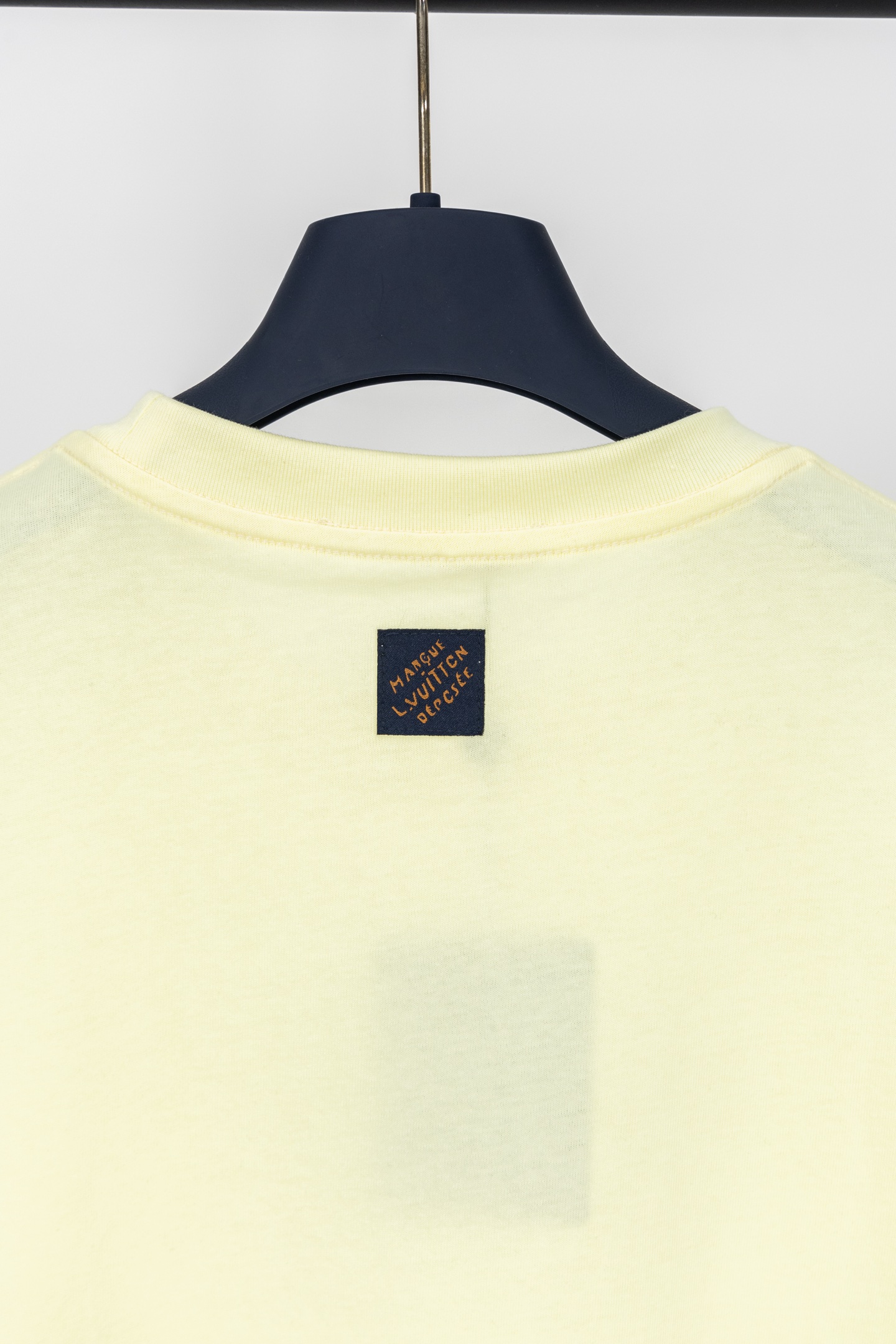 LV 高仿男款刺繡Logo短袖T恤 淺黃色時尚款| 7 LV 高仿男款刺繡Logo短袖T恤 淺黃色時尚款