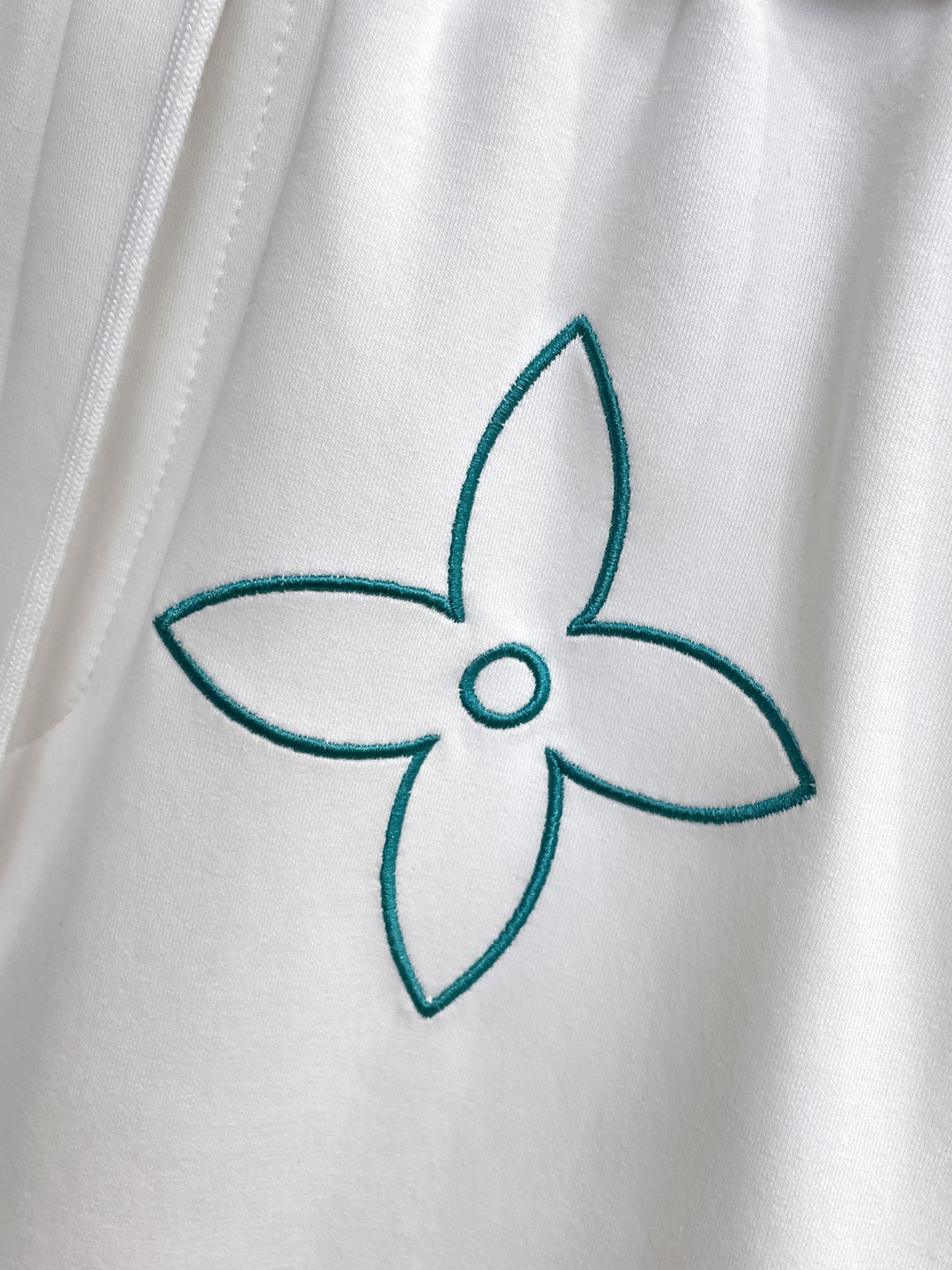LV高仿刺繡老花短褲 經典圖案設計男士休閒運動五分褲 白色| 10 LV高仿刺繡老花短褲 經典圖案設計男士休閒運動五分褲 白色