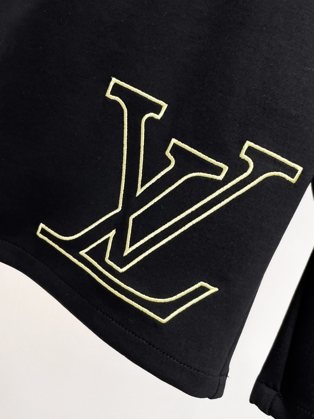 LV一比一LOGO印花短褲 經典字母設計男士休閒運動五分褲 黑色| 10 LV一比一LOGO印花短褲 經典字母設計男士休閒運動五分褲 黑色
