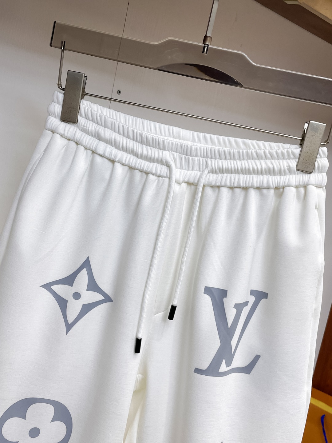 LV原單極簡LOGO短褲 男士抽繩休閒運動五分褲 白色| 13 LV原單極簡LOGO短褲 男士抽繩休閒運動五分褲 白色