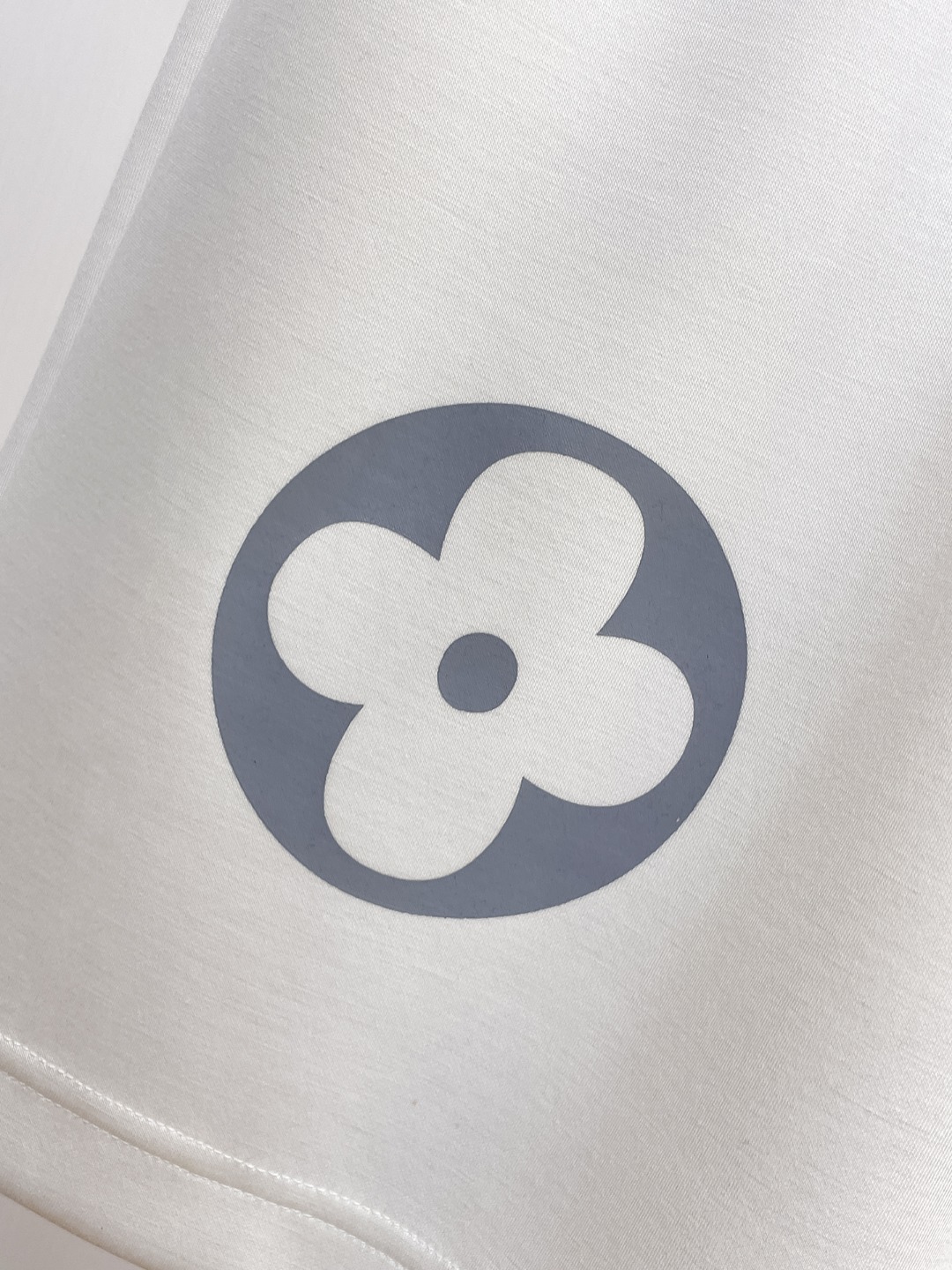 LV原單極簡LOGO短褲 男士抽繩休閒運動五分褲 白色| 11 LV原單極簡LOGO短褲 男士抽繩休閒運動五分褲 白色
