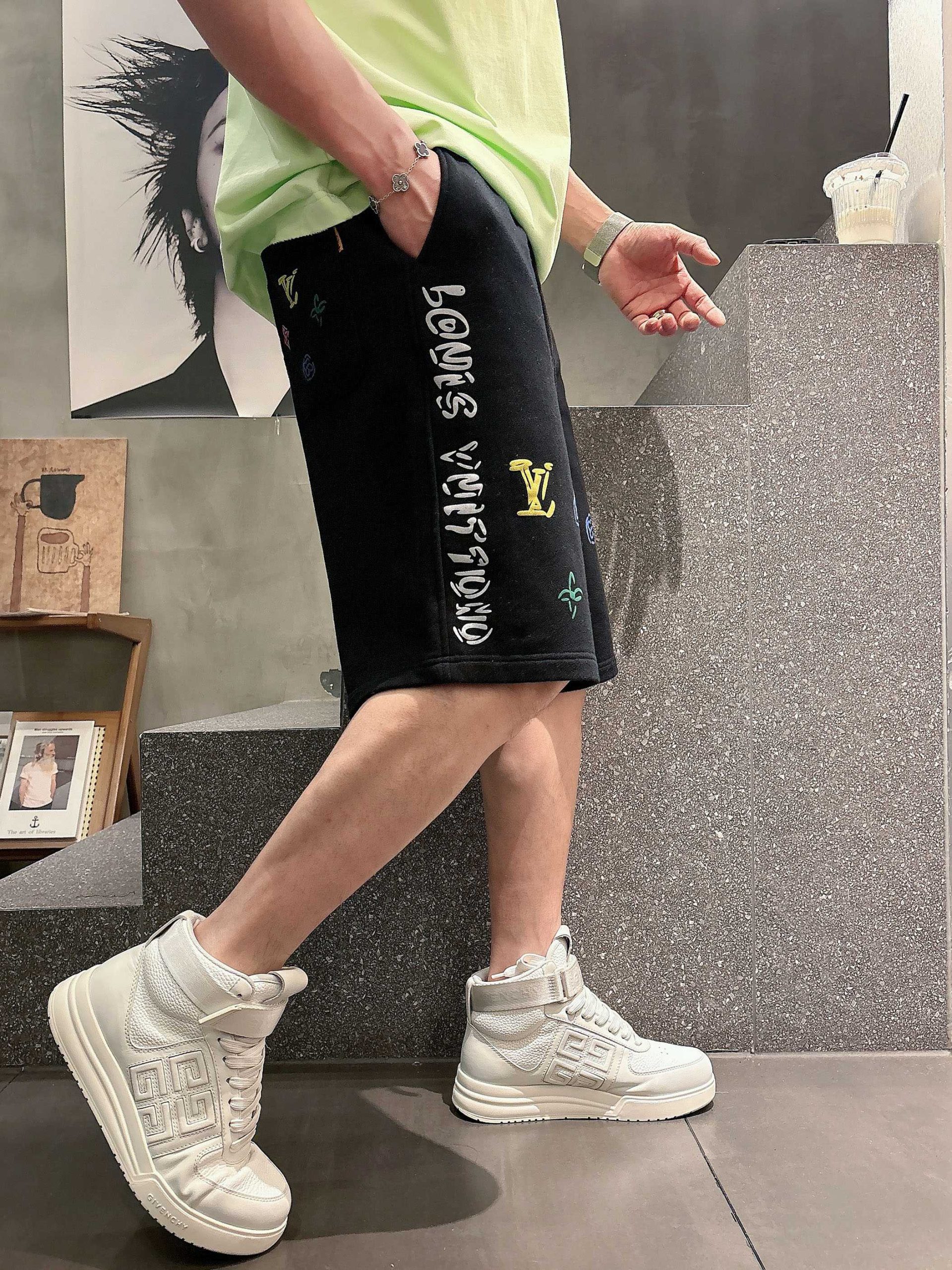 LV A貨多色印花短褲 潮流圖案設計男士休閒運動五分褲 黑色| 10 LV A貨多色印花短褲 潮流圖案設計男士休閒運動五分褲 黑色