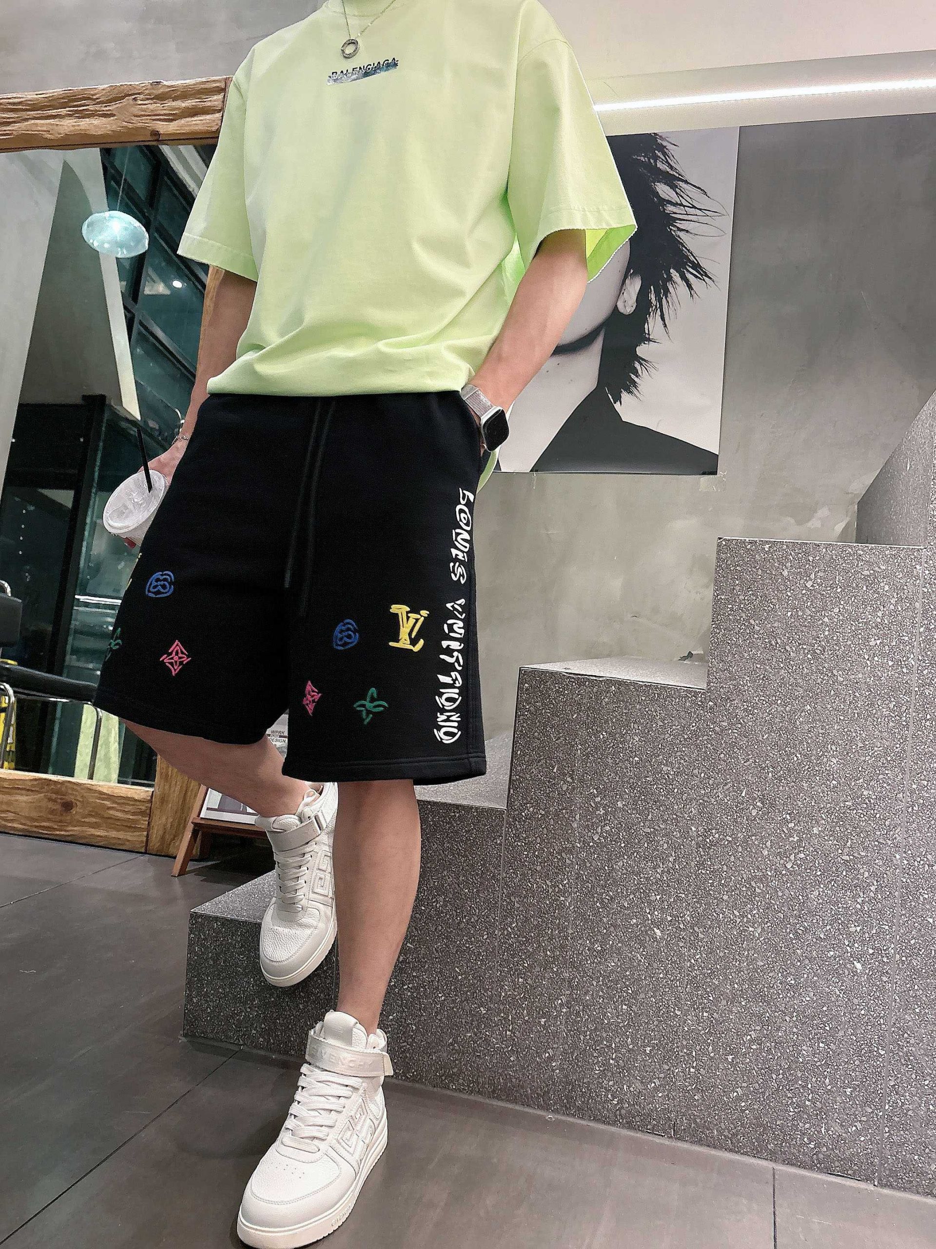 LV A貨多色印花短褲 潮流圖案設計男士休閒運動五分褲 黑色| 9 LV A貨多色印花短褲 潮流圖案設計男士休閒運動五分褲 黑色