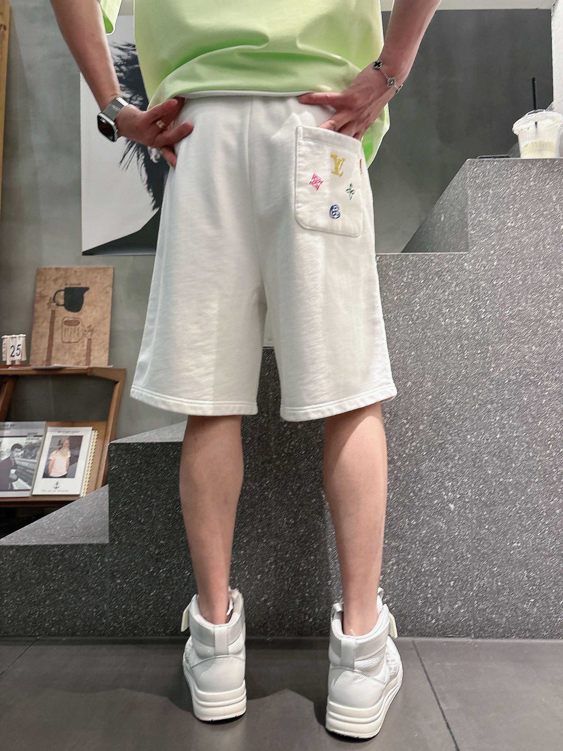 LV原單彩色LOGO短褲 多元素刺繡設計男士休閒運動五分褲 白色| 12 LV原單彩色LOGO短褲 多元素刺繡設計男士休閒運動五分褲 白色