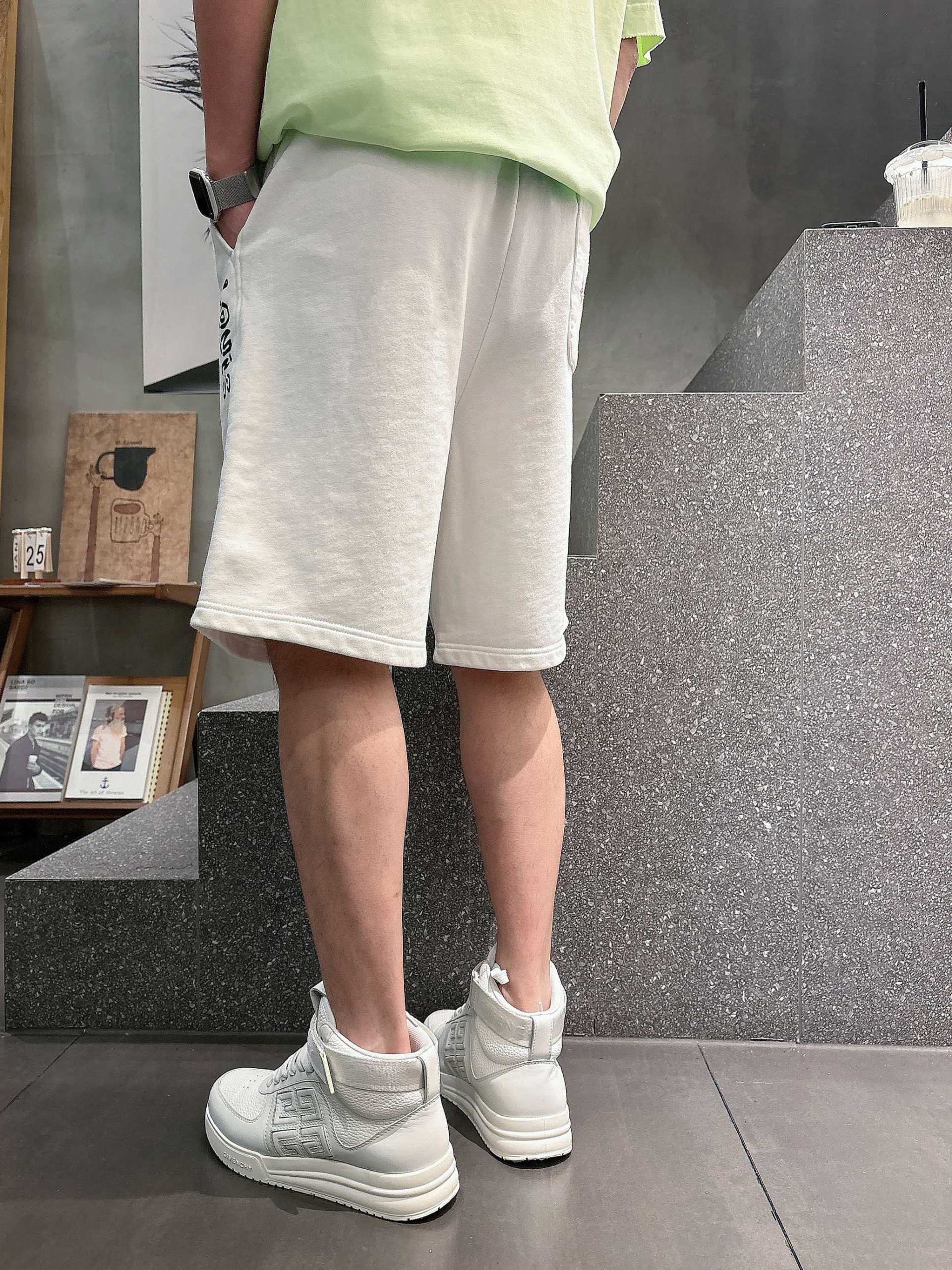 LV原單彩色LOGO短褲 多元素刺繡設計男士休閒運動五分褲 白色| 11 LV原單彩色LOGO短褲 多元素刺繡設計男士休閒運動五分褲 白色