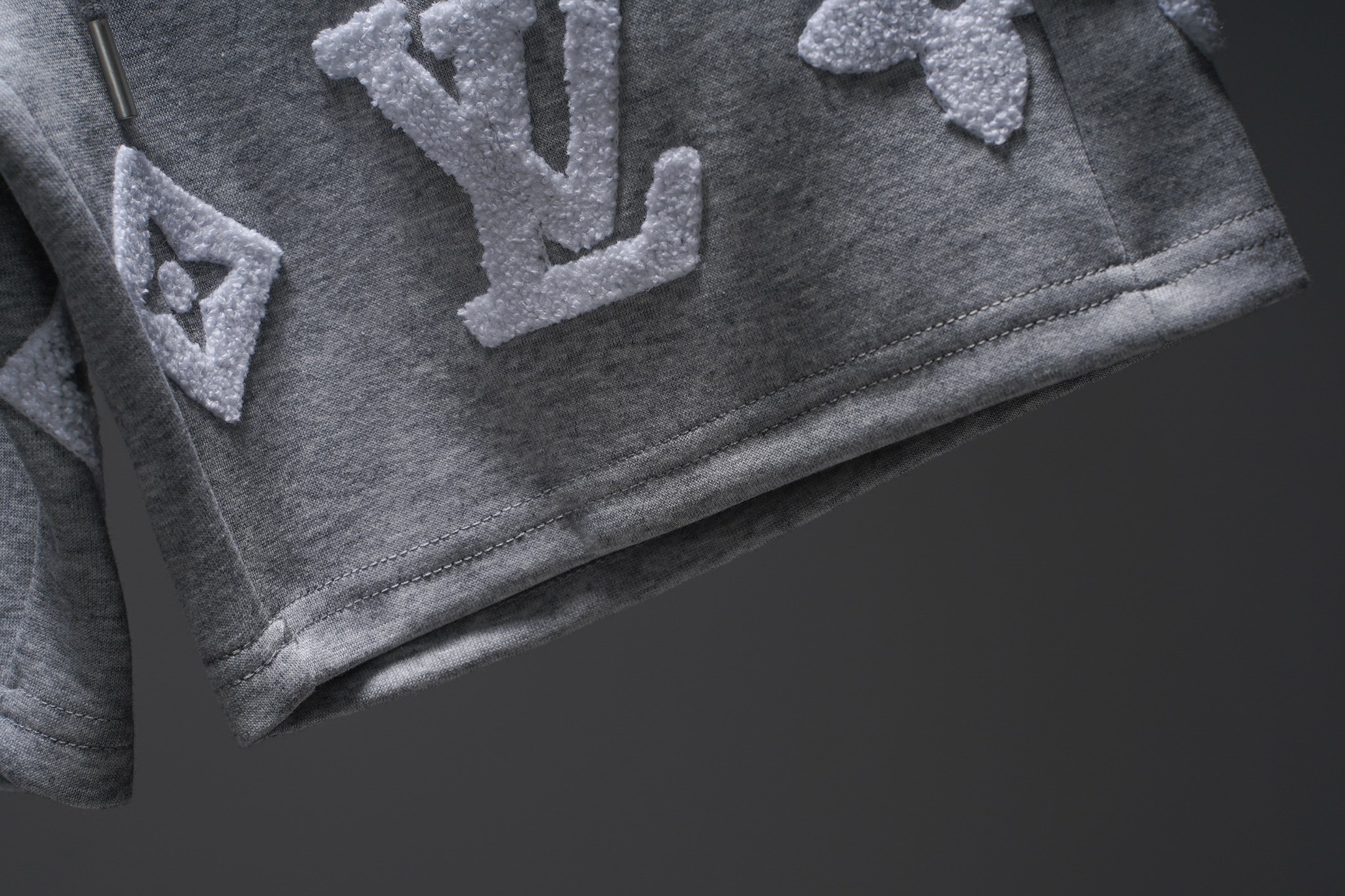LV一比一立體毛巾刺繡短褲 灰色寬鬆運動休閒褲| 15 LV一比一立體毛巾刺繡短褲 灰色寬鬆運動休閒褲