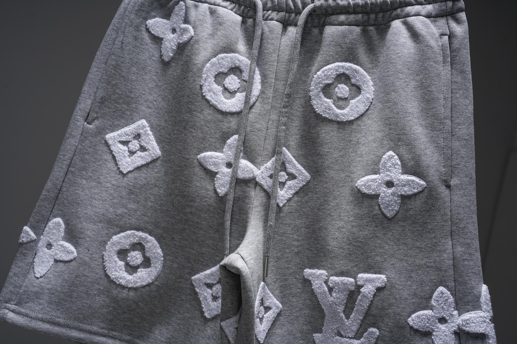 LV一比一立體毛巾刺繡短褲 灰色寬鬆運動休閒褲| 8 LV一比一立體毛巾刺繡短褲 灰色寬鬆運動休閒褲