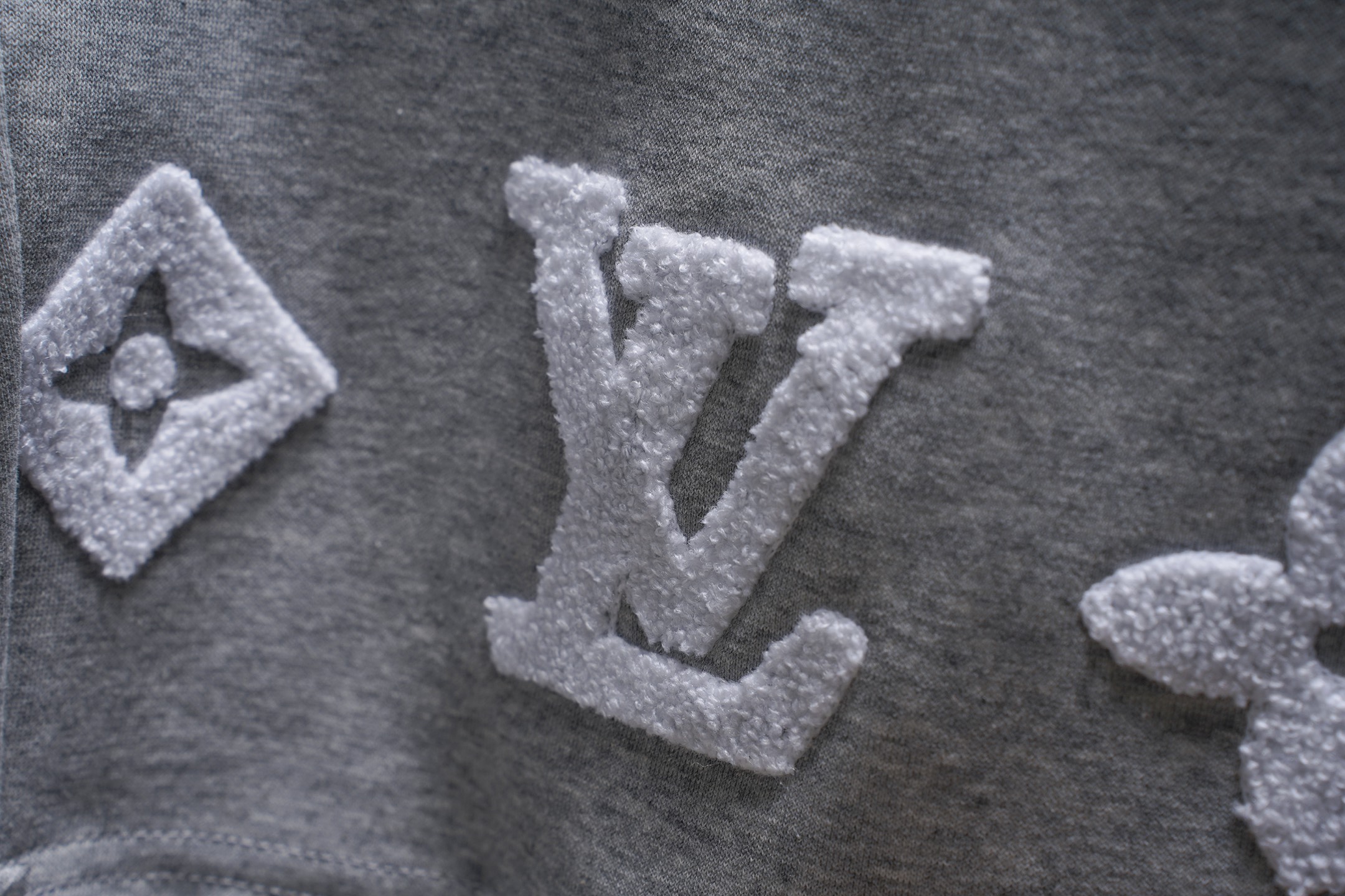 LV一比一立體毛巾刺繡短褲 灰色寬鬆運動休閒褲| 7 LV一比一立體毛巾刺繡短褲 灰色寬鬆運動休閒褲