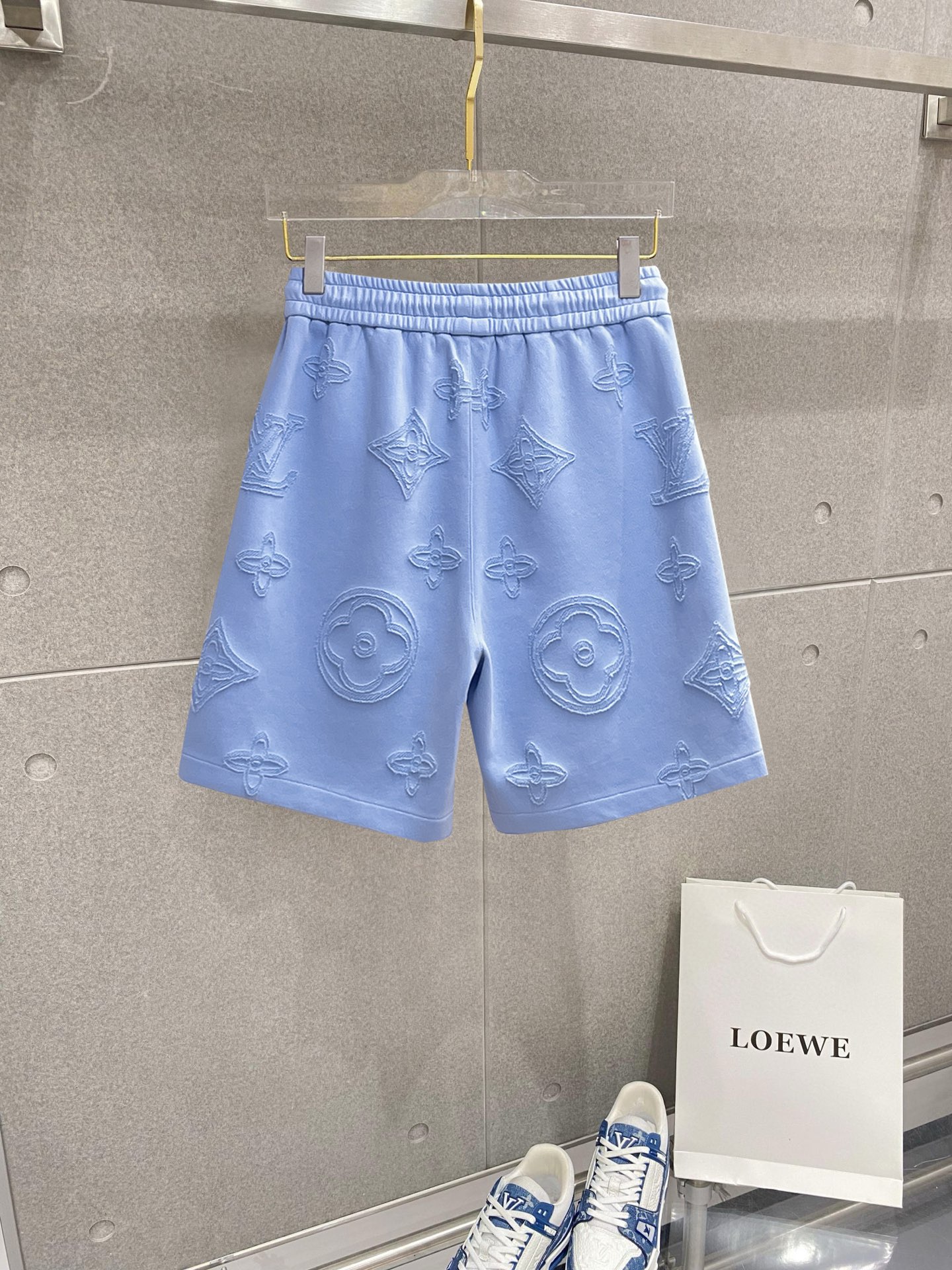 LV A貨浮雕壓紋短褲 淺藍立體圖騰休閒運動褲| 14 LV A貨浮雕壓紋短褲 淺藍立體圖騰休閒運動褲