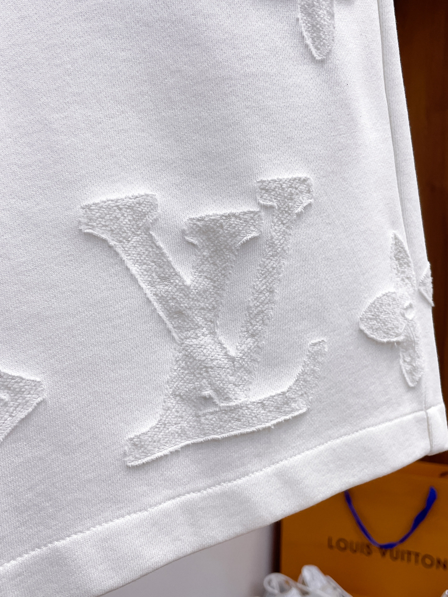 LV高仿白色立體刺繡短褲 簡約休閒運動褲百搭款| 9 LV高仿白色立體刺繡短褲 簡約休閒運動褲百搭款