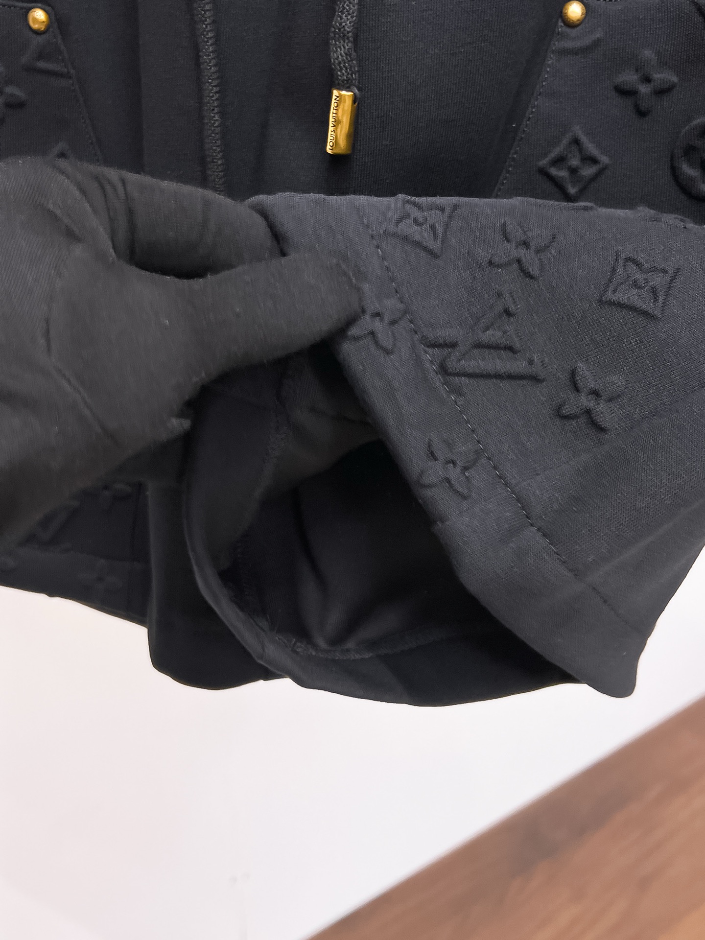 LV 一比一工裝拼接口袋短褲 Monogram壓紋設計 潮流休閒款| 15 LV 一比一工裝拼接口袋短褲 Monogram壓紋設計 潮流休閒款