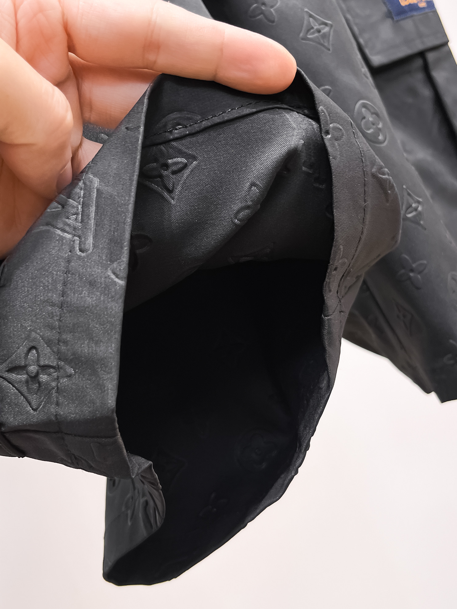 LV A貨黑色拼接短褲 側邊Monogram撞色設計 潮流運動休閒款| 15 LV A貨黑色拼接短褲 側邊Monogram撞色設計 潮流運動休閒款