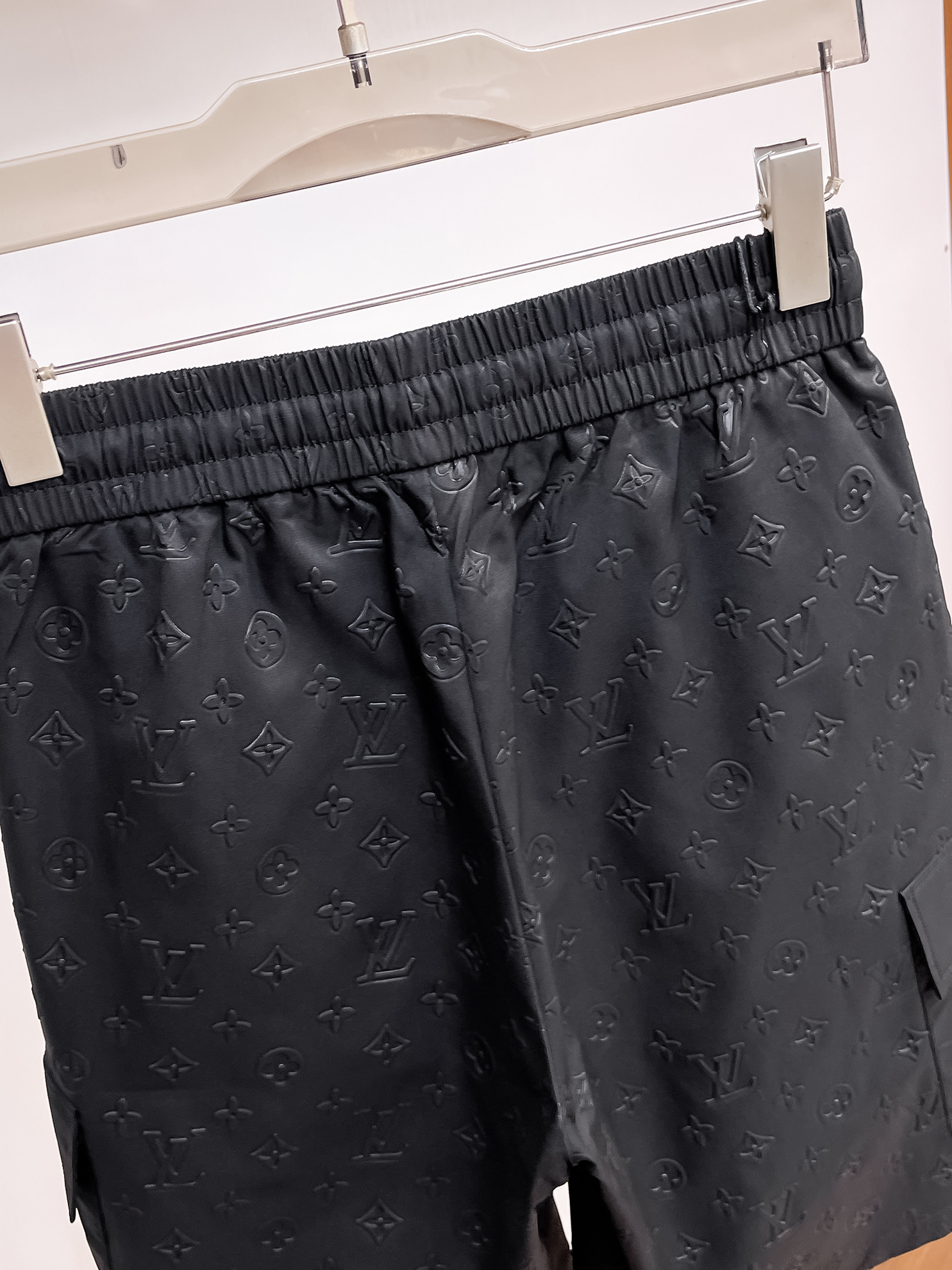 LV A貨黑色拼接短褲 側邊Monogram撞色設計 潮流運動休閒款| 7 LV A貨黑色拼接短褲 側邊Monogram撞色設計 潮流運動休閒款