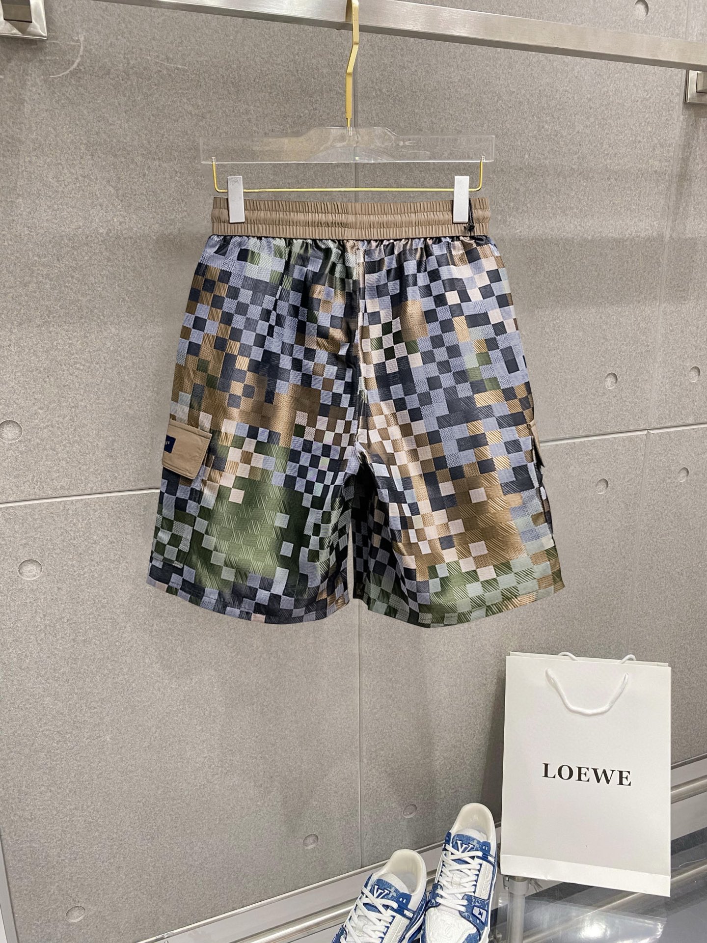LV 高仿迷彩像素拼接短褲 工裝口袋設計 潮流戶外休閒款| 14 LV 高仿迷彩像素拼接短褲 工裝口袋設計 潮流戶外休閒款