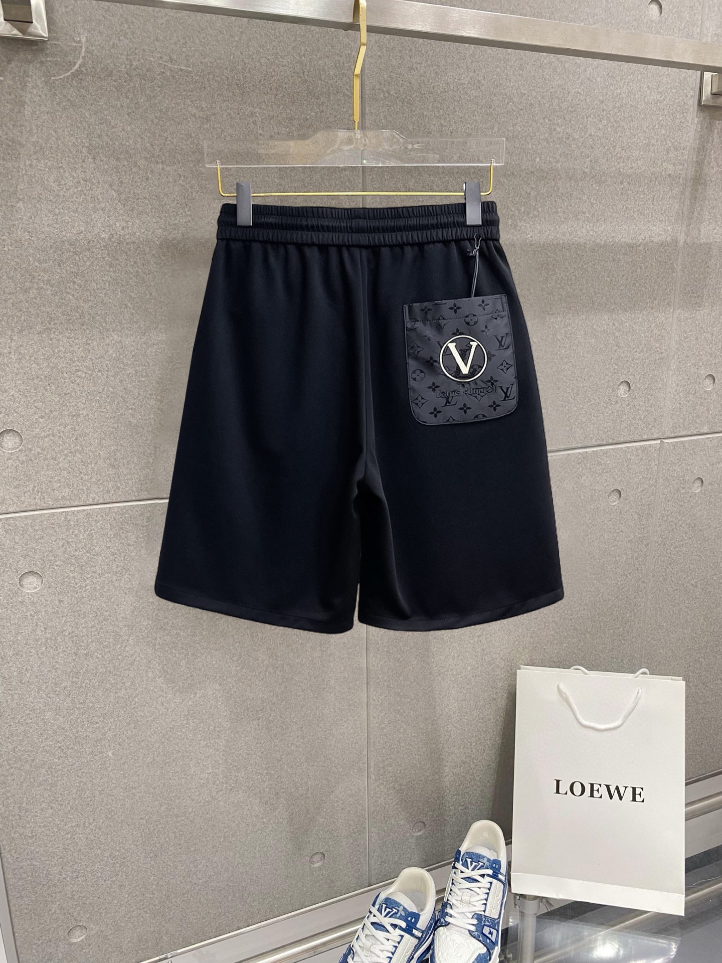LV 原單拼接設計短褲 側邊Monogram元素 運動休閒款| 14 LV 原單拼接設計短褲 側邊Monogram元素 運動休閒款
