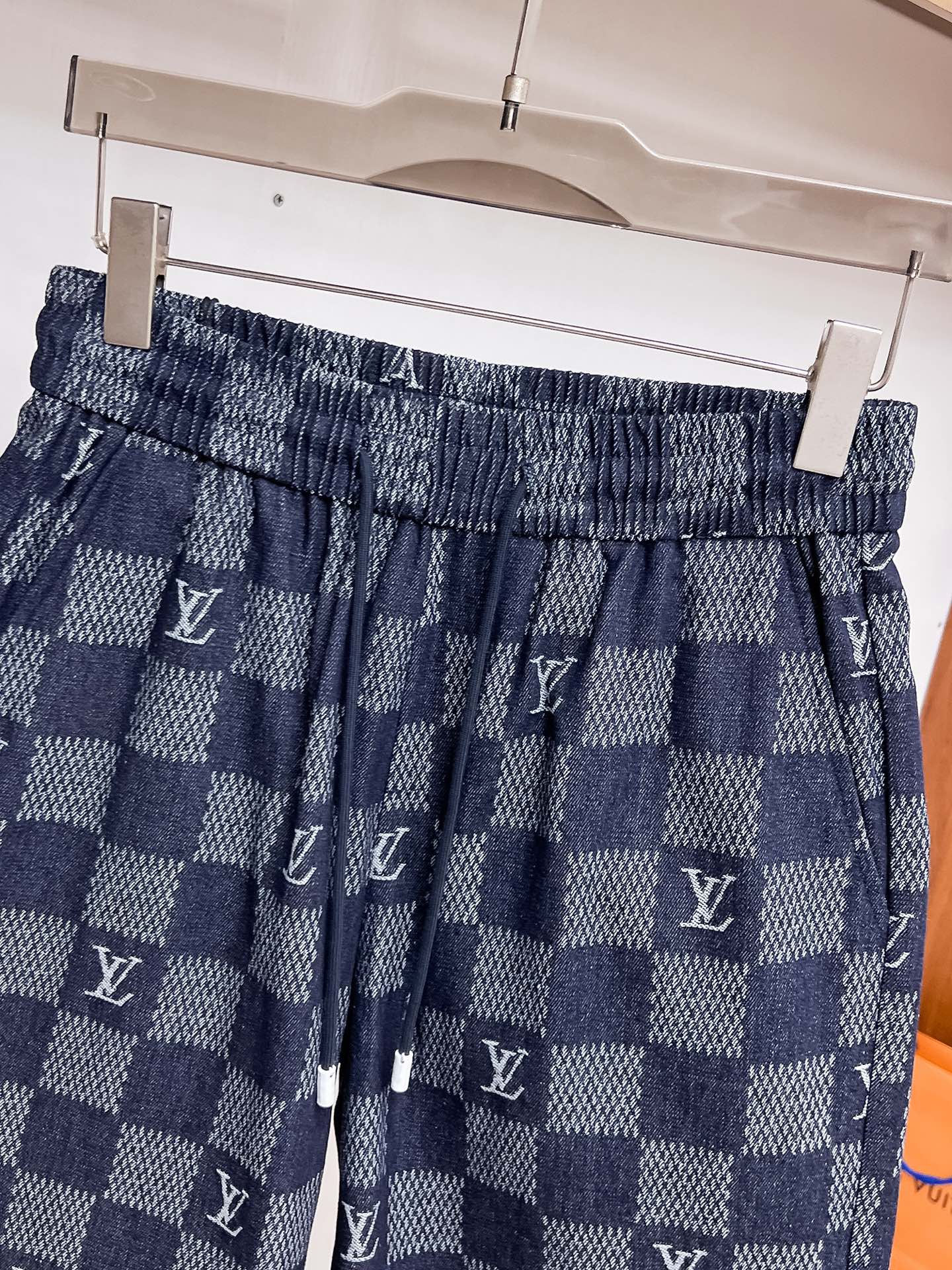 LV 一比一棋盤格提花運動短褲 男士休閒寬鬆五分褲| 13 LV 一比一棋盤格提花運動短褲 男士休閒寬鬆五分褲