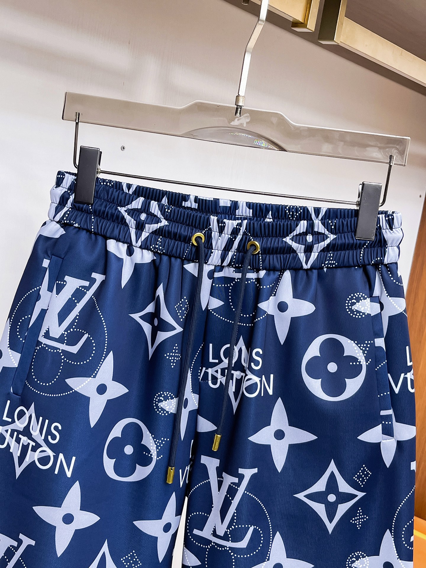 LV 原單滿版印花運動短褲 夏季潮流寬鬆休閒褲| 14 LV 原單滿版印花運動短褲 夏季潮流寬鬆休閒褲