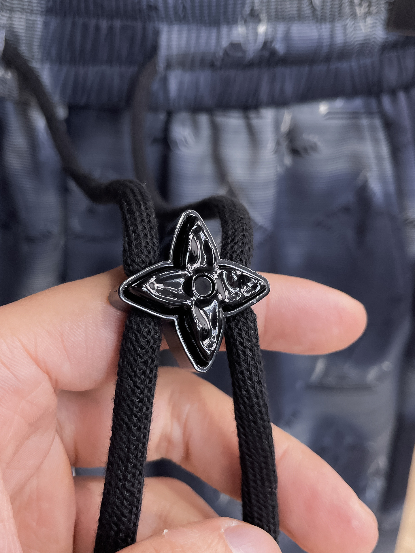 LV A貨壓紋LOGO運動短褲 男士舒適透氣五分褲| 10 LV A貨壓紋LOGO運動短褲 男士舒適透氣五分褲