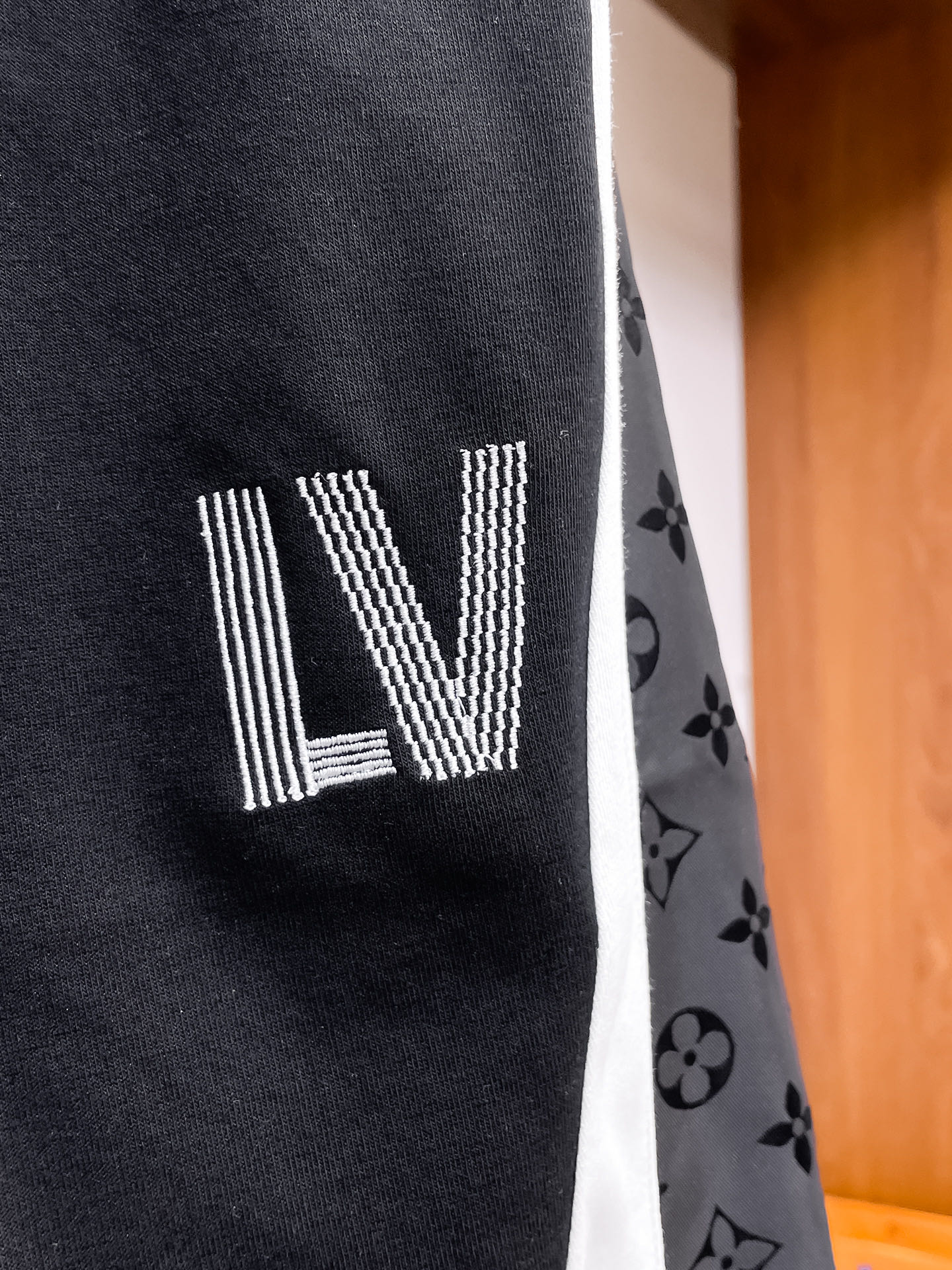 LV 原單拼接條紋運動短褲 男士潮流休閒五分褲| 12 LV 原單拼接條紋運動短褲 男士潮流休閒五分褲