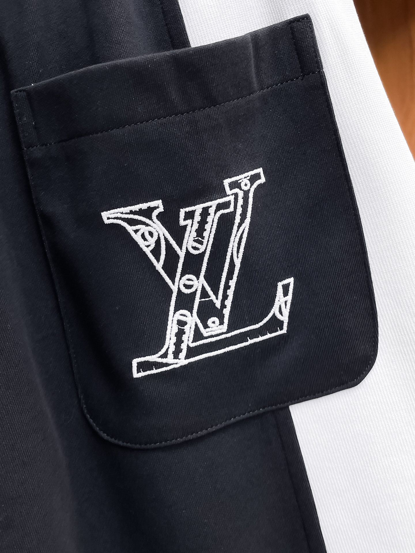 LV A貨撞色拼接短褲 男士休閒運動五分褲| 16 LV A貨撞色拼接短褲 男士休閒運動五分褲
