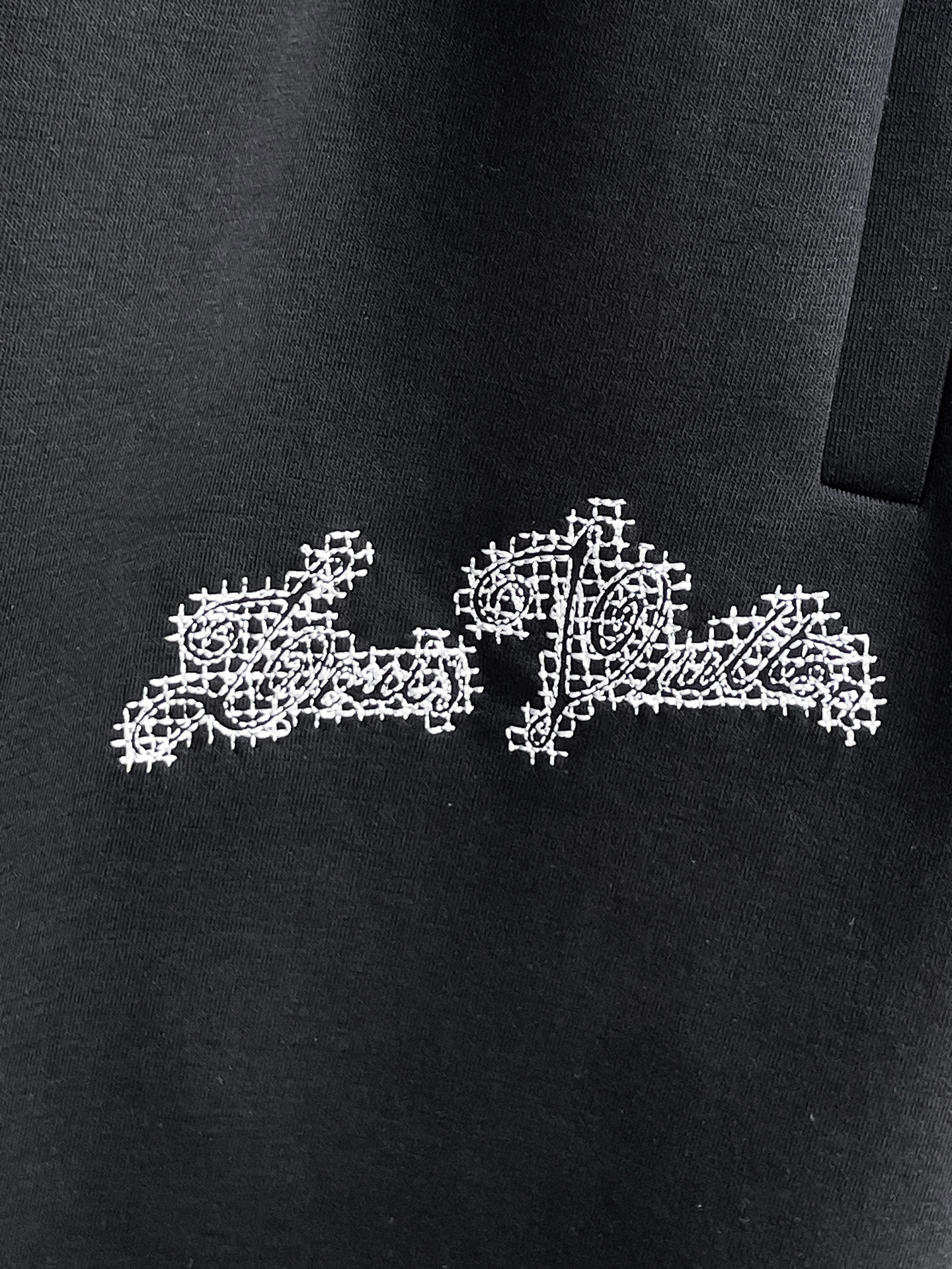 LV 一比一刺繡圖案短褲 黑色簡約高端休閒款| 12 LV 一比一刺繡圖案短褲 黑色簡約高端休閒款