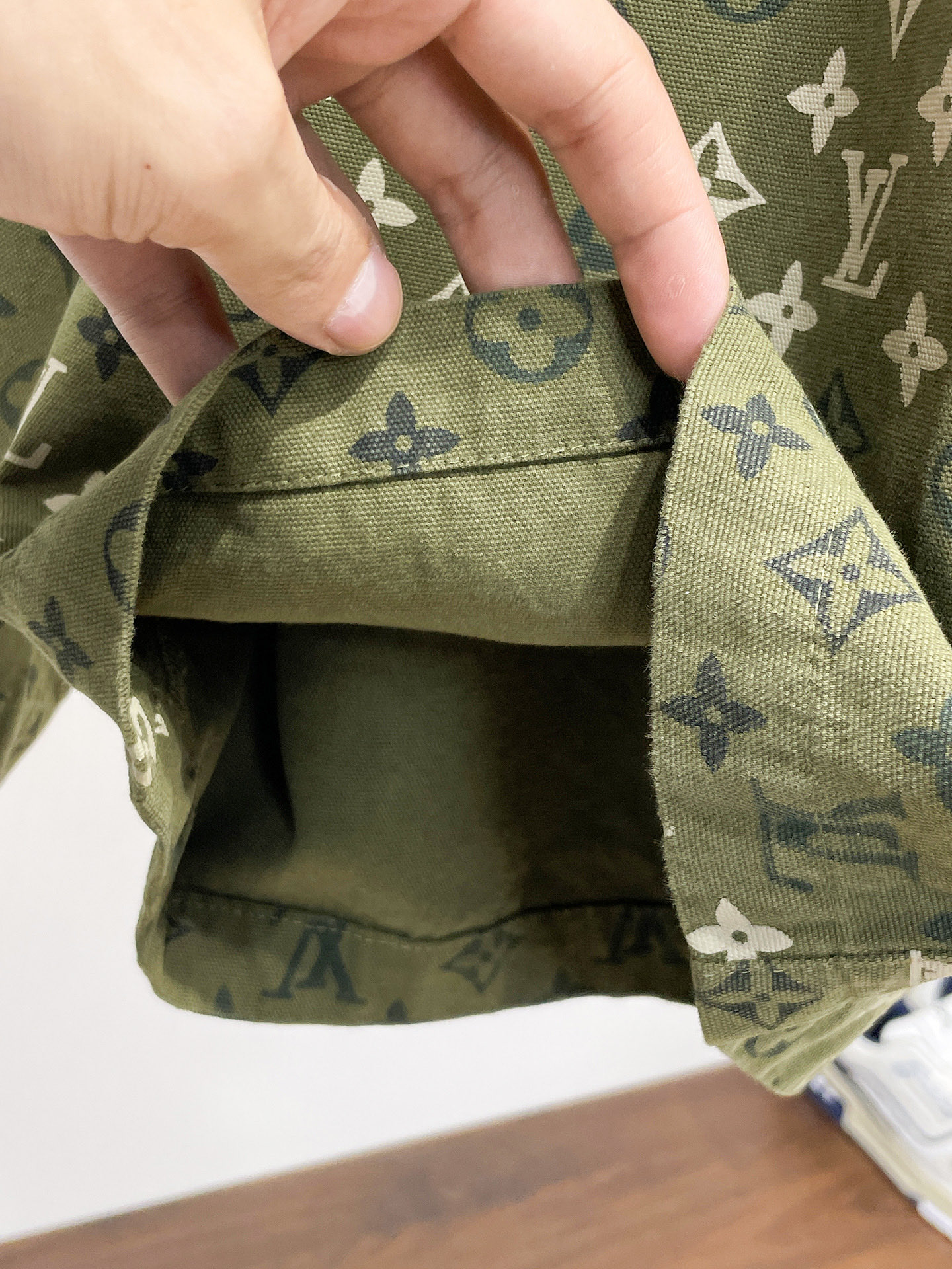 LV 原單迷彩老花短褲 綠色軍風潮流休閒款| 15 LV 原單迷彩老花短褲 綠色軍風潮流休閒款