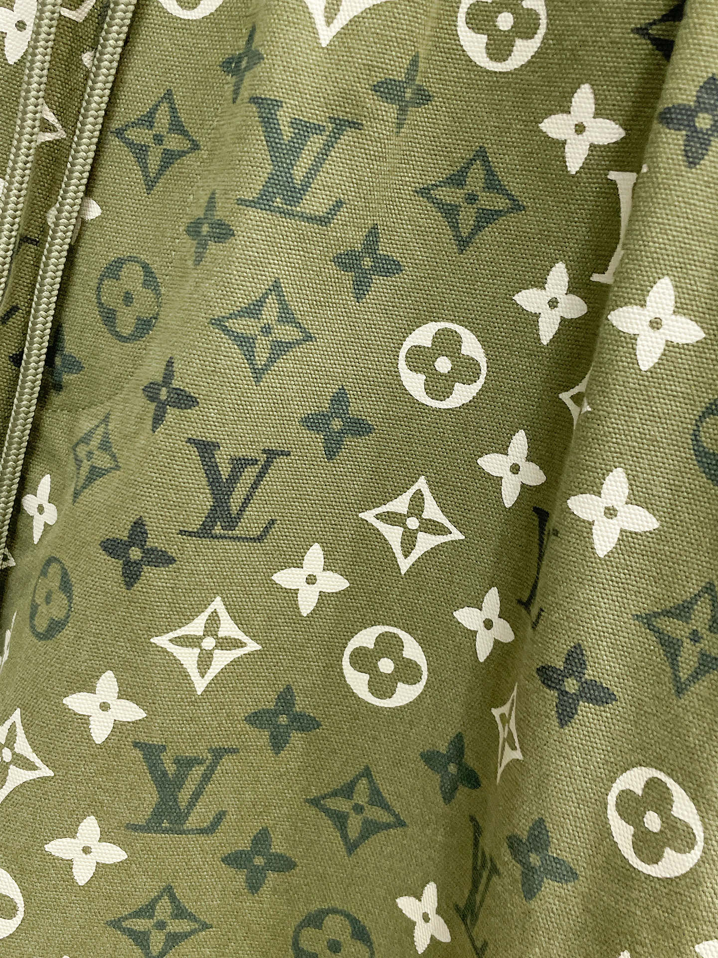 LV 原單迷彩老花短褲 綠色軍風潮流休閒款| 9 LV 原單迷彩老花短褲 綠色軍風潮流休閒款