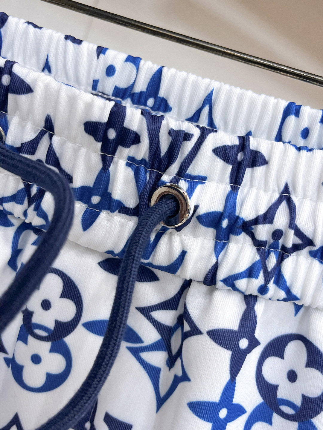 LV一比一藍白Monogram滿版沙灘短褲夏季休閒款| 10 LV一比一藍白Monogram滿版沙灘短褲夏季休閒款