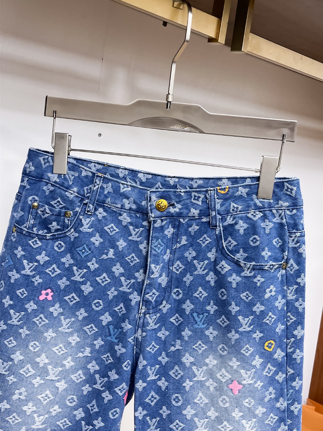 LV一比一彩色Monogram印花牛仔短褲男士休閒五分褲| 13 LV一比一彩色Monogram印花牛仔短褲男士休閒五分褲