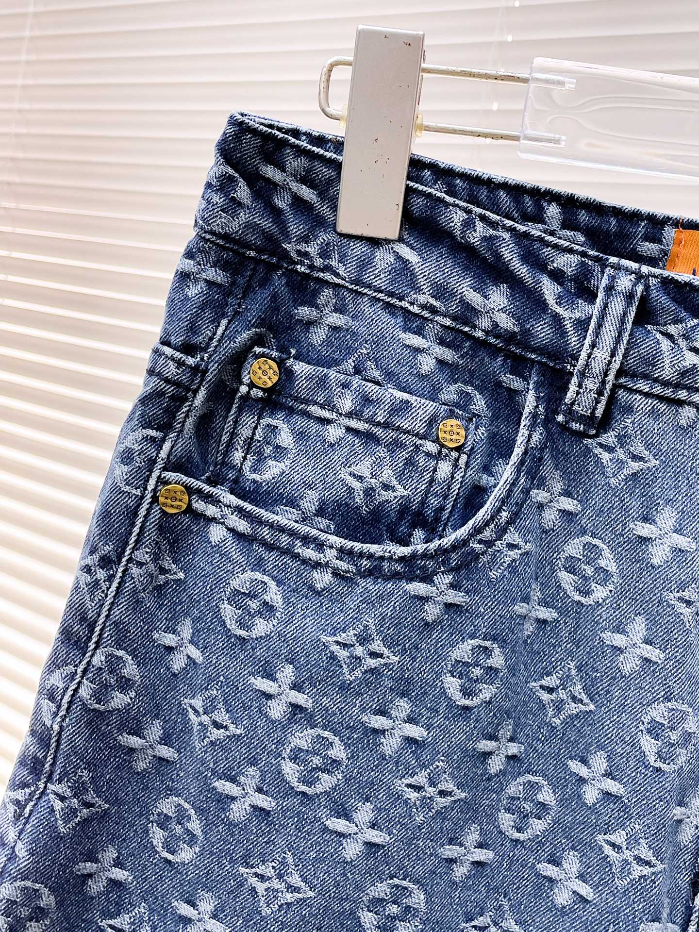 LV高仿滿版Monogram水洗牛仔短褲潮流丹寧五分褲| 8 LV高仿滿版Monogram水洗牛仔短褲潮流丹寧五分褲