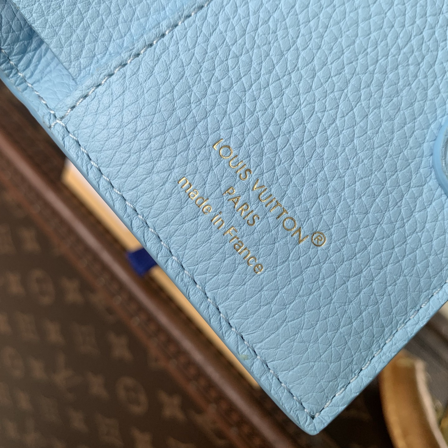 LV高仿Monogram天空藍短夾 精品壓紋皮夾| 7 LV高仿Monogram天空藍短夾 精品壓紋皮夾