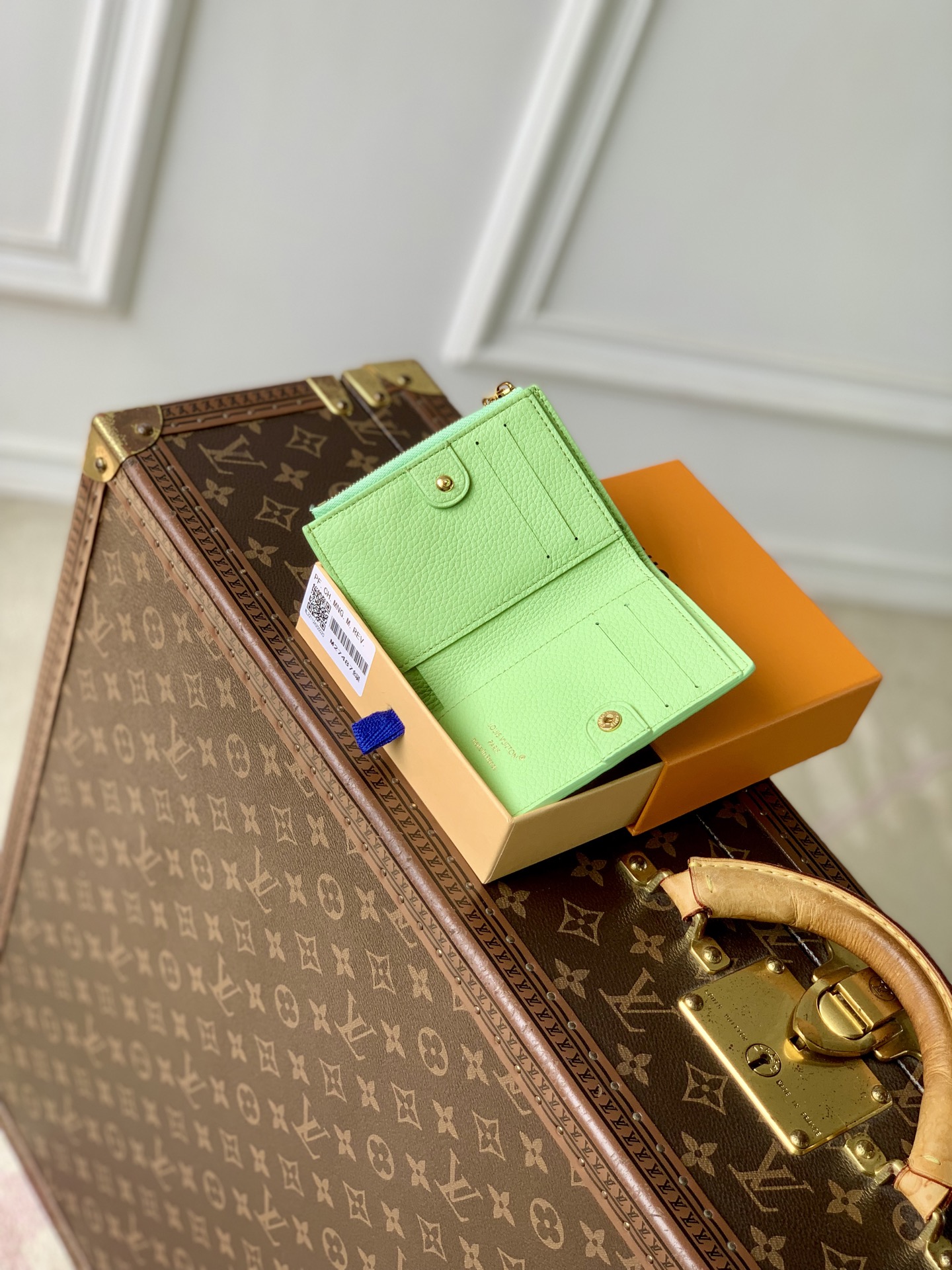LV高仿Monogram薄荷綠短夾 精品壓紋皮夾| 15 LV高仿Monogram薄荷綠短夾 精品壓紋皮夾