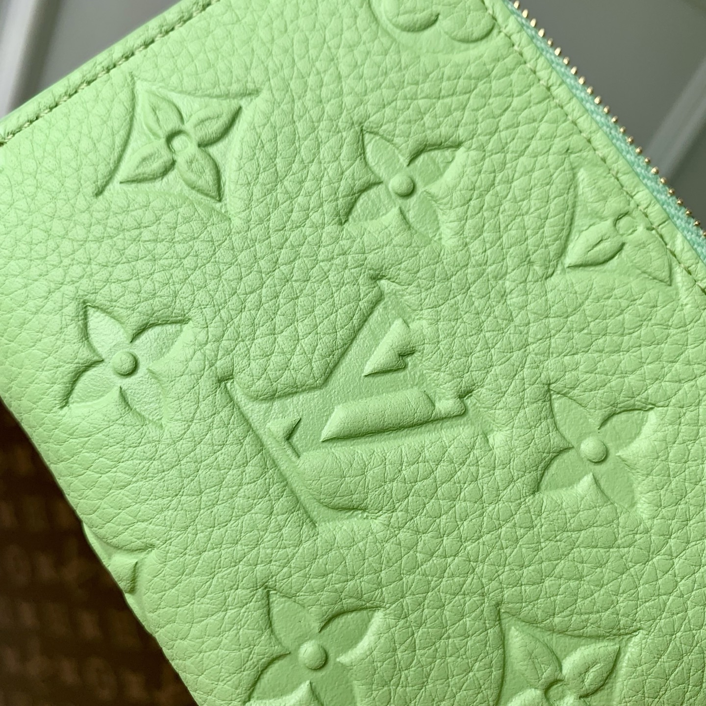 LV高仿Monogram薄荷綠短夾 精品壓紋皮夾| 11 LV高仿Monogram薄荷綠短夾 精品壓紋皮夾