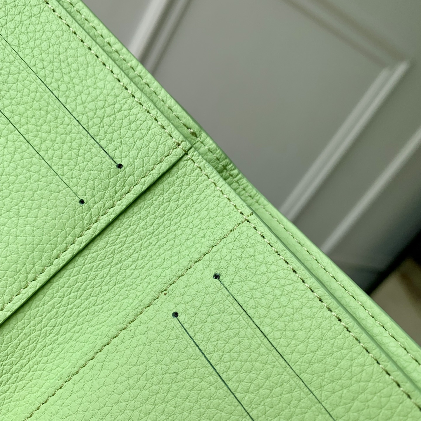 LV高仿Monogram薄荷綠短夾 精品壓紋皮夾| 8 LV高仿Monogram薄荷綠短夾 精品壓紋皮夾