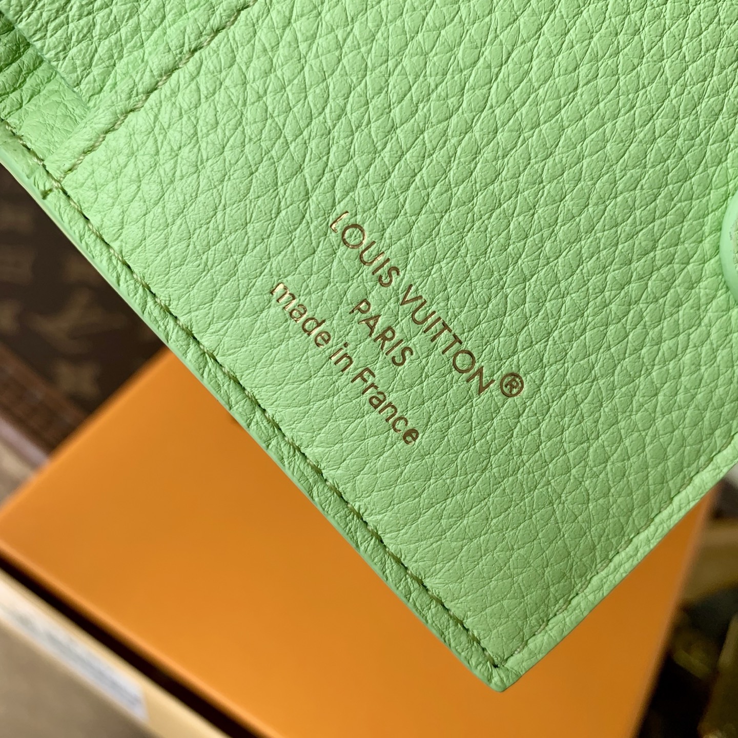 LV高仿Monogram薄荷綠短夾 精品壓紋皮夾| 7 LV高仿Monogram薄荷綠短夾 精品壓紋皮夾