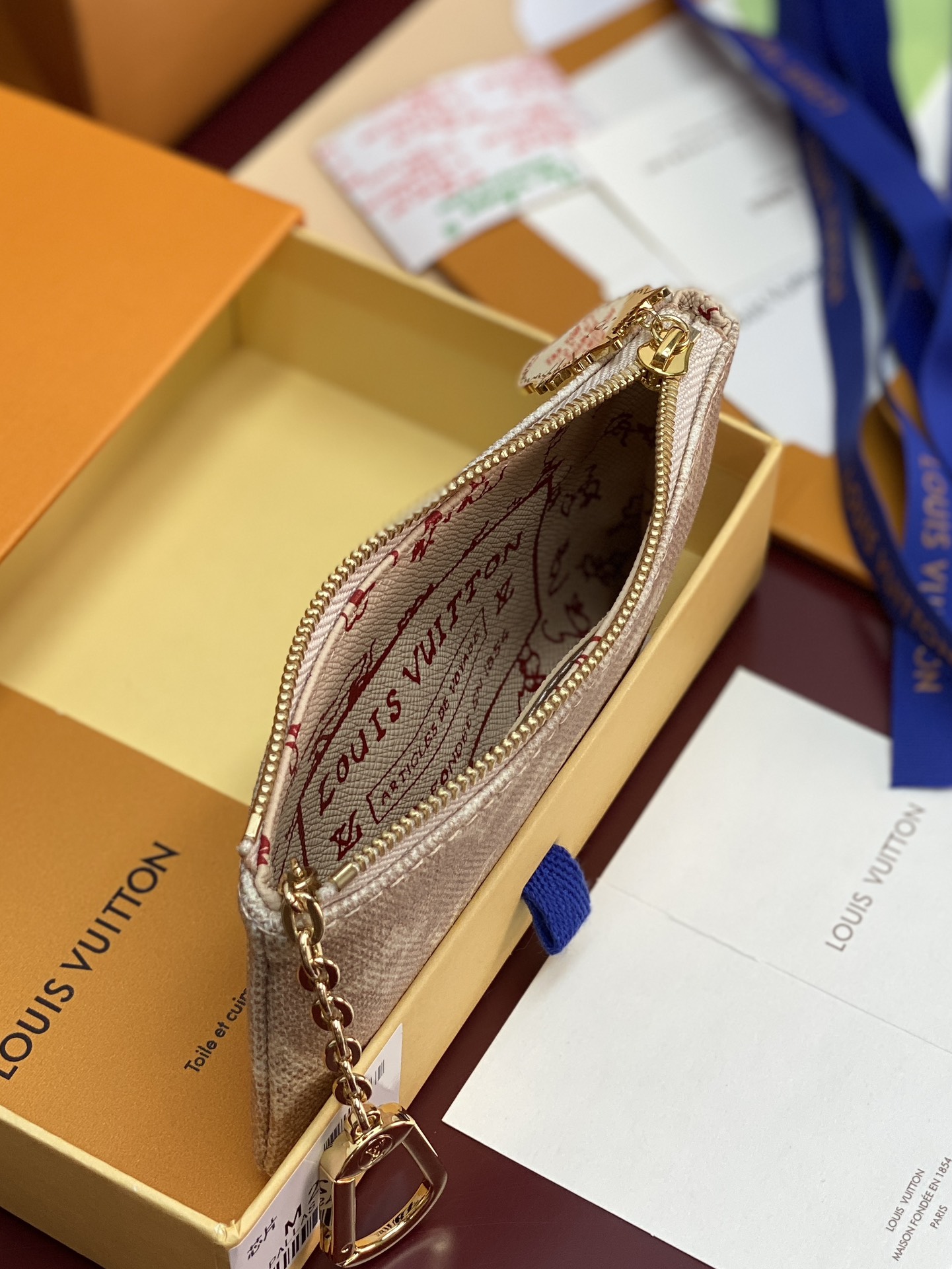 LV高仿Monogram米白帆布零錢包 精品掛鏈短夾| 12 LV高仿Monogram米白帆布零錢包 精品掛鏈短夾