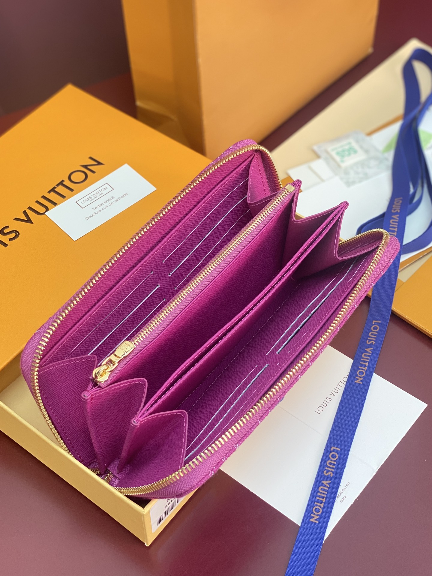 LV高仿丹寧Monogram拉鍊長夾 玫紅色時尚錢包女款| 12 LV高仿丹寧Monogram拉鍊長夾 玫紅色時尚錢包女款