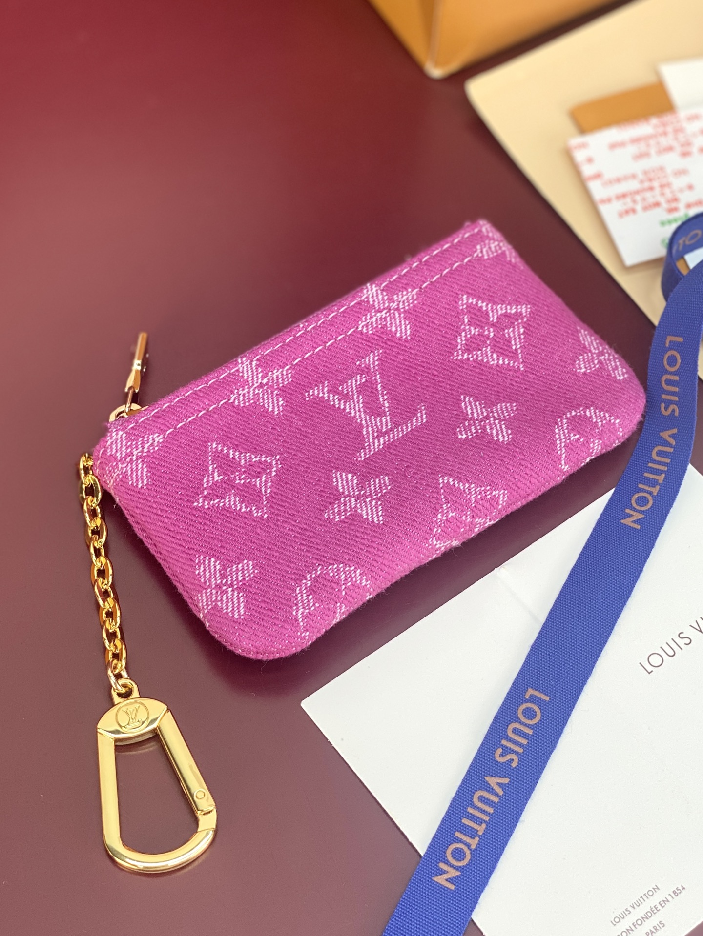 LV高仿丹寧Monogram迷你零錢包 玫紅掛鏈卡包| 12 LV高仿丹寧Monogram迷你零錢包 玫紅掛鏈卡包