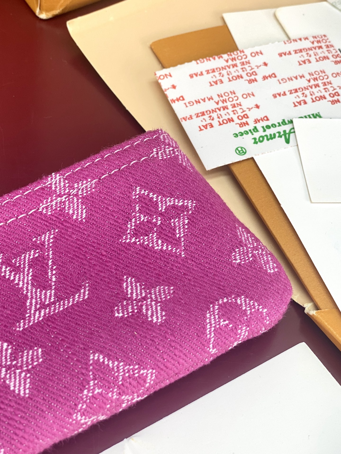 LV高仿丹寧Monogram迷你零錢包 玫紅掛鏈卡包| 10 LV高仿丹寧Monogram迷你零錢包 玫紅掛鏈卡包