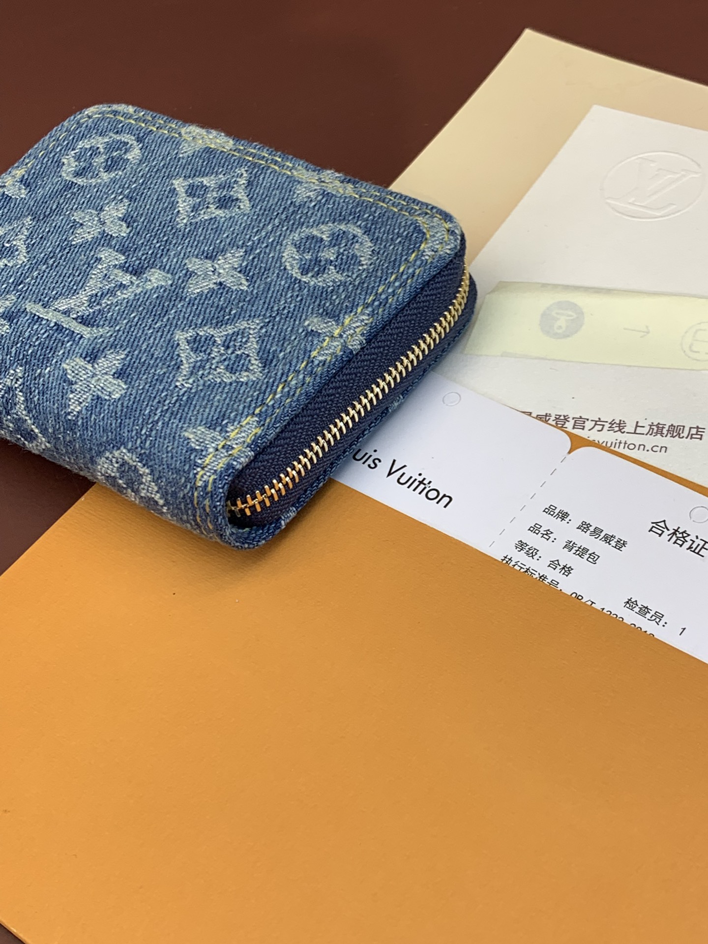 LV高仿丹寧Monogram拉鍊短夾 藍色牛仔精品女款| 9 LV高仿丹寧Monogram拉鍊短夾 藍色牛仔精品女款