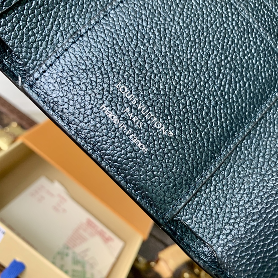 LV高仿黑色壓紋短夾|Monogram皮革翻蓋零錢包| 8 LV高仿黑色壓紋短夾|Monogram皮革翻蓋零錢包